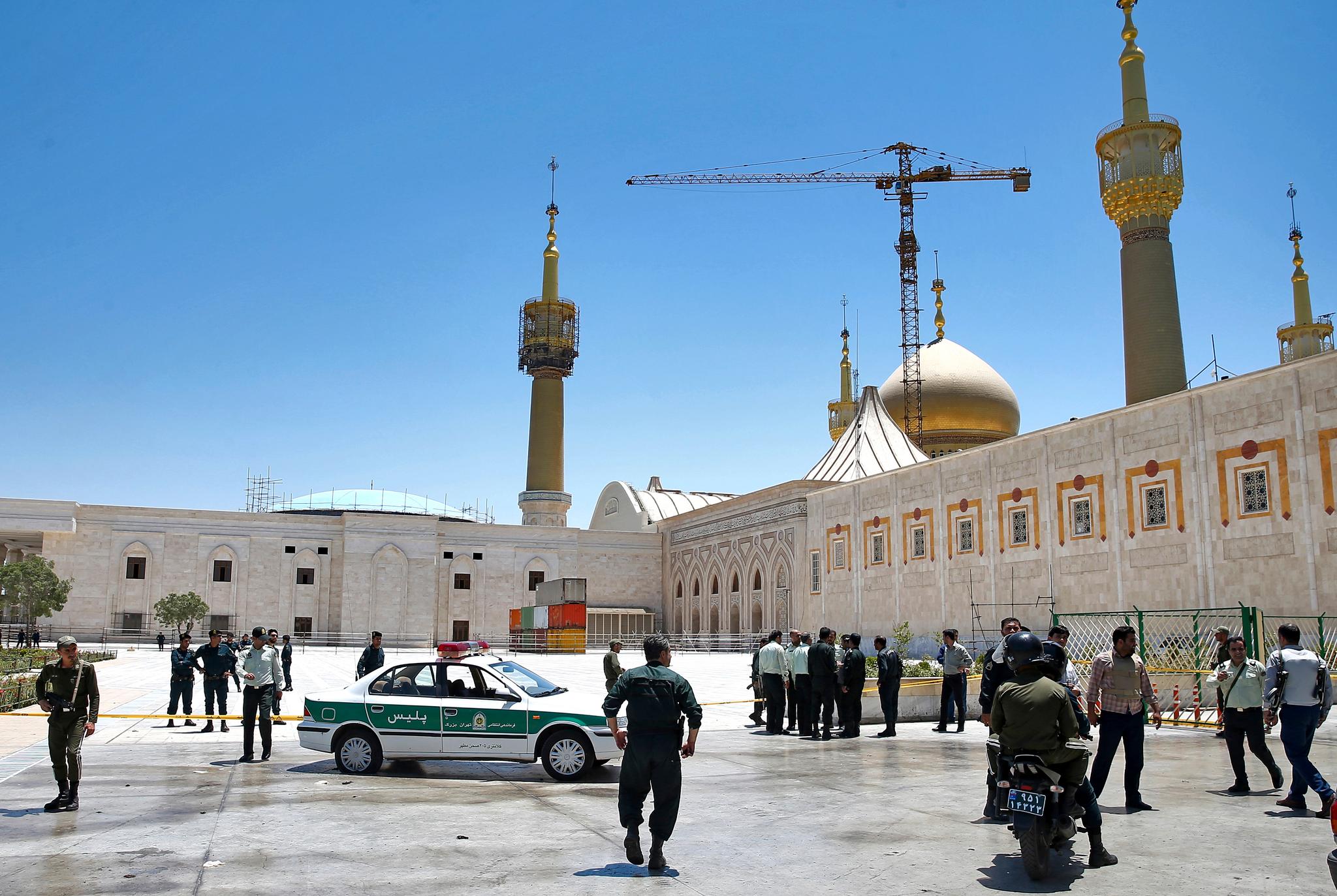 Terrorgruppen angrep også mausoleet til ayatollah Khomeini sør for Teheran.