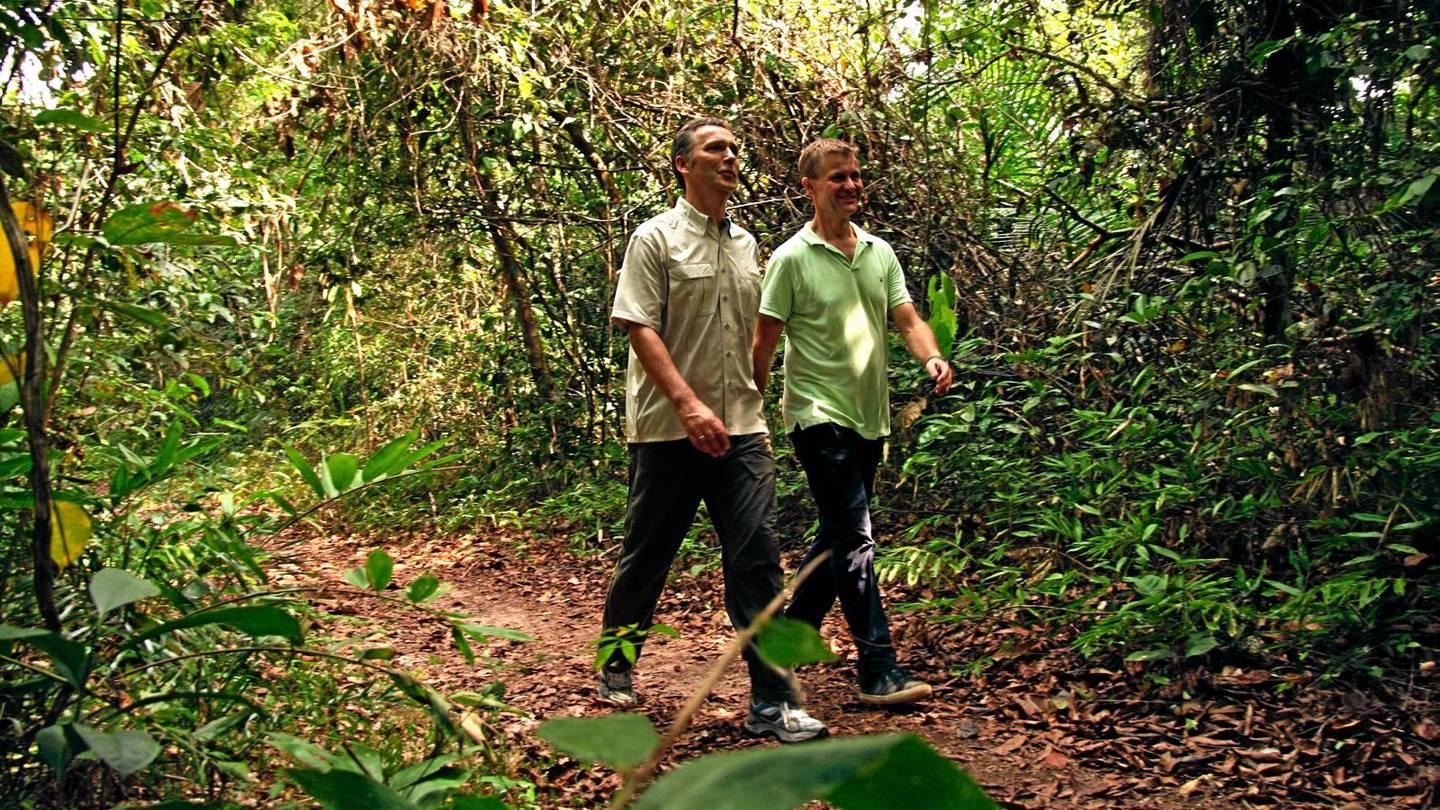 Tidligere statsminister Jens Stoltenberg og tidligere miljø- og utviklingsminister Erik Solheim på regnskogtur i Amazonas.