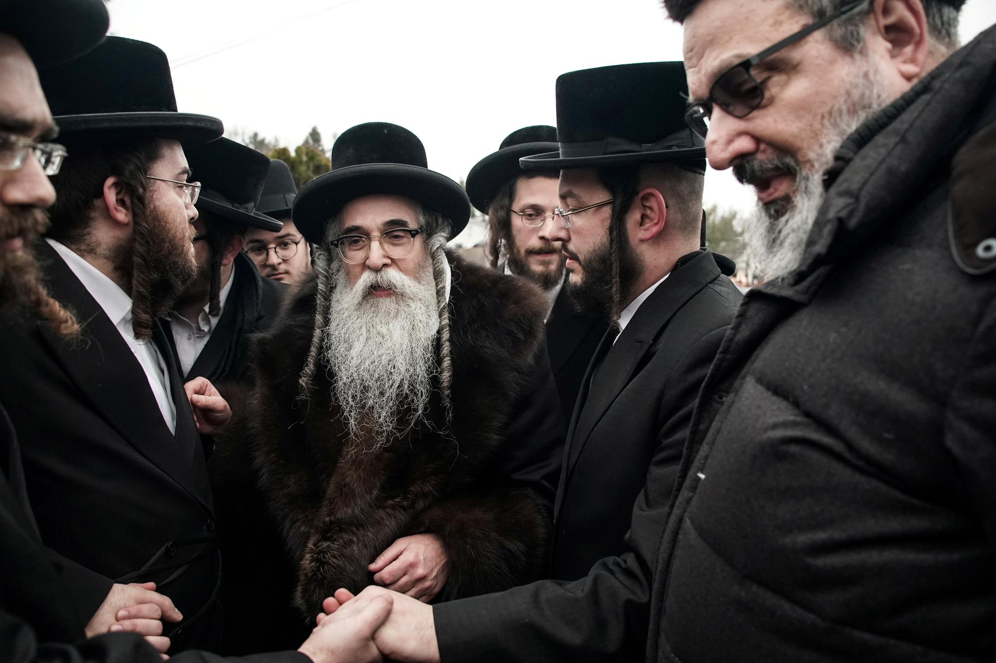 Rabbiner Chaim Rottenberg hadde samlet medlemmer av menigheten hjemme hos seg selv da angrepet skjedde.