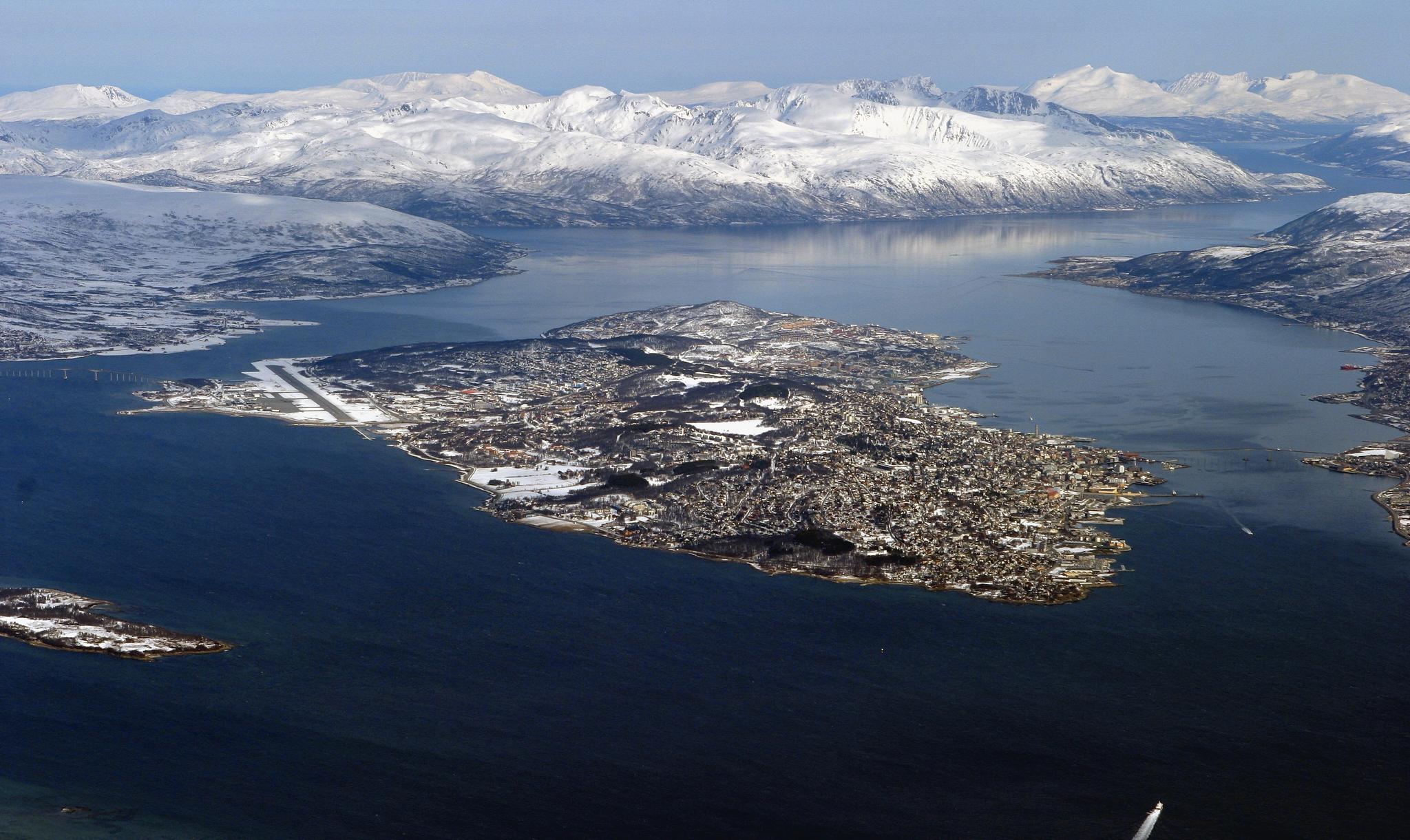 Den største byen i den nye fylket Tromsø sett fra sør.