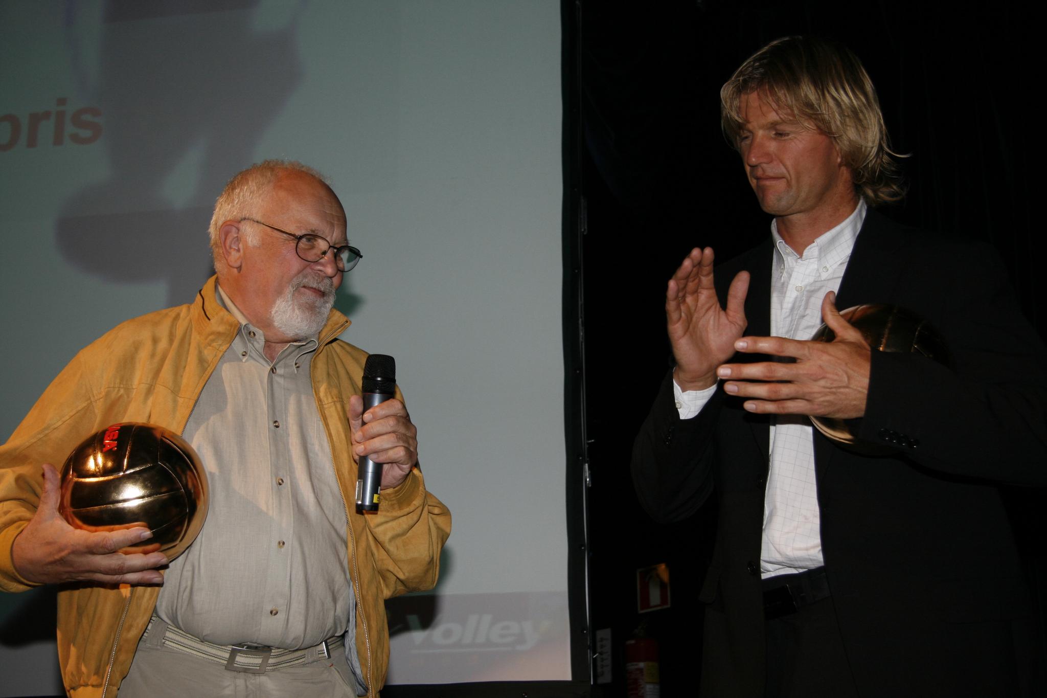 I 2007 klappet Bjørn Maaseide for veteranen Raymond Wardenær, som fikk ærespris og gullballen i Stavanger. Fra 1999 til 2011 var han arrangørens offisielle fotograf på de store turneringene der verdenseliten var på plass i Norge.