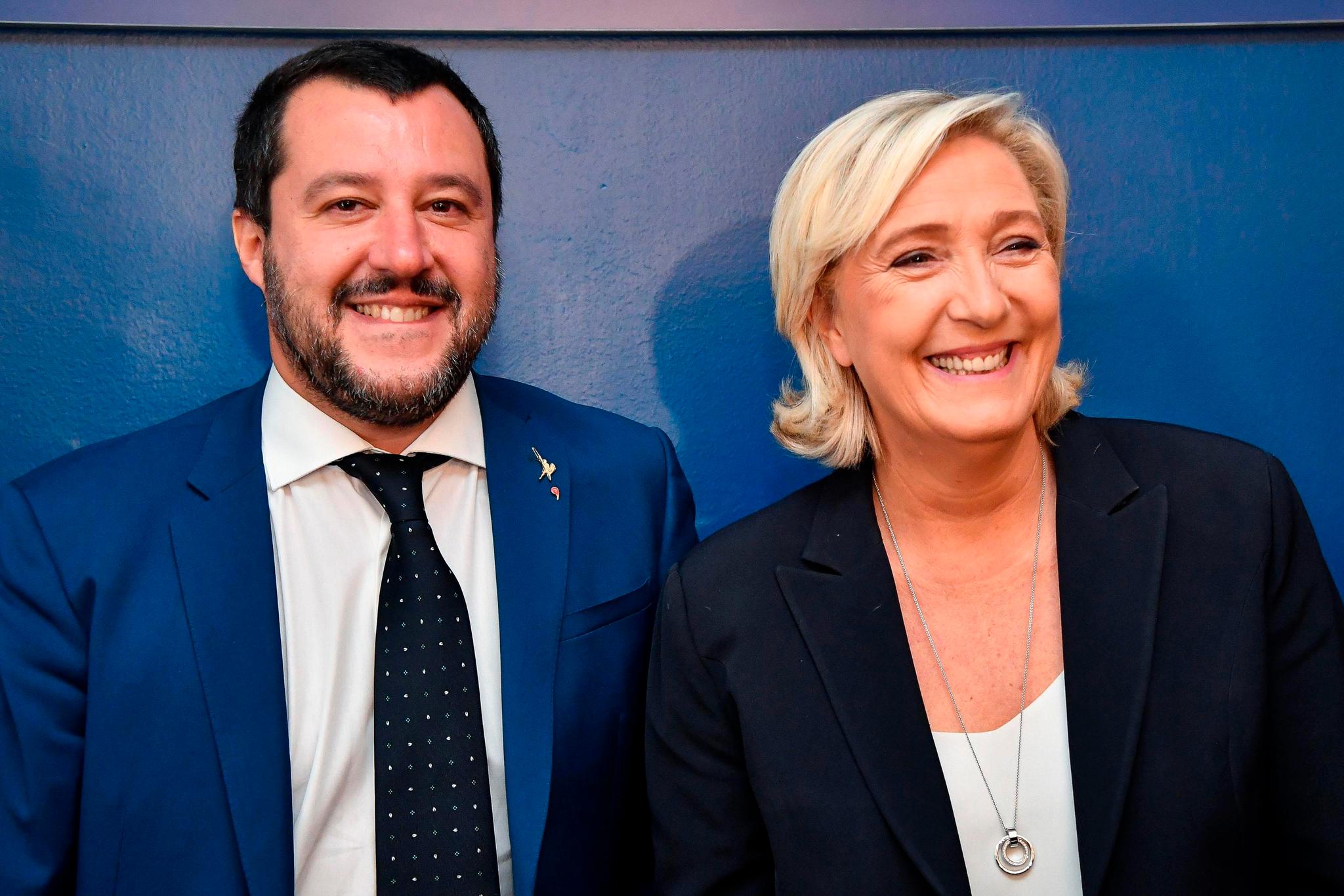 Denne «romansen» hater de franske makthaverne: Italias Matteo Salvini og Frankrikes Marine Le Pen.