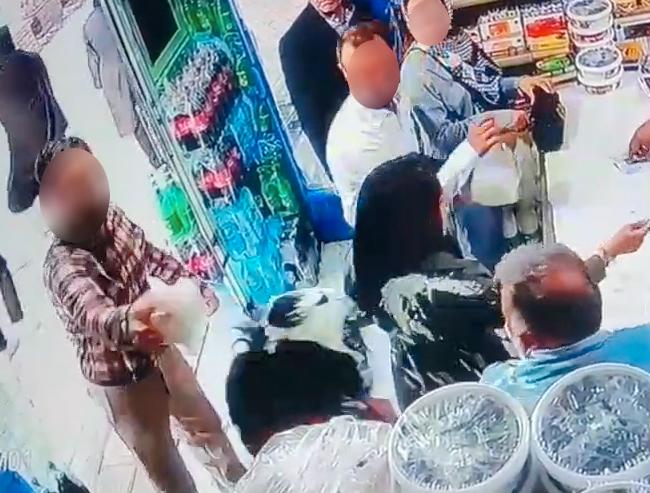 Un uomo ha lanciato loro del latte.  Ma sono state le donne iraniane ad essere arrestate