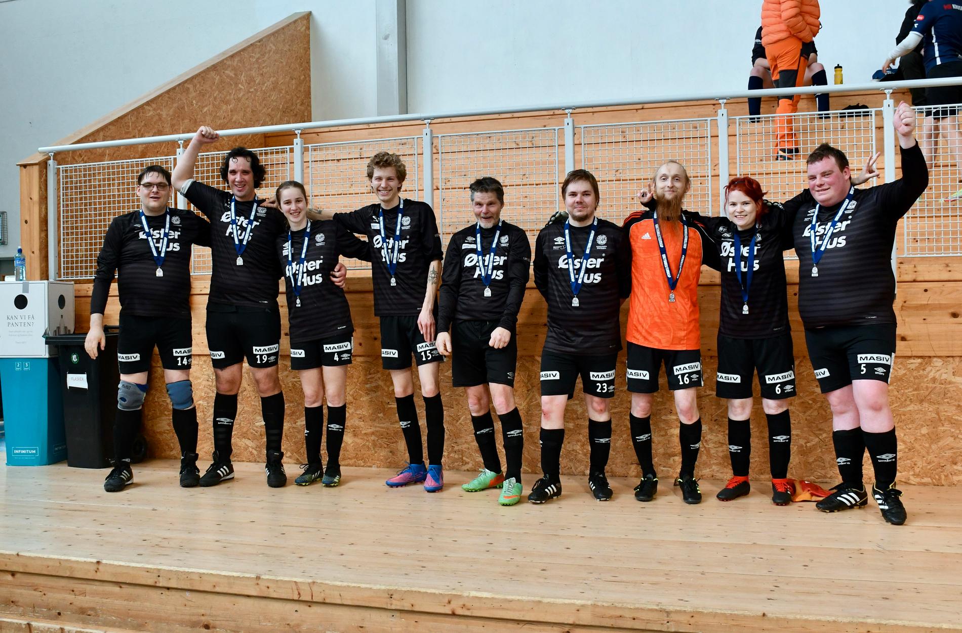 I oktober var RILs lag med i KM i tilrettelagt fotball. 