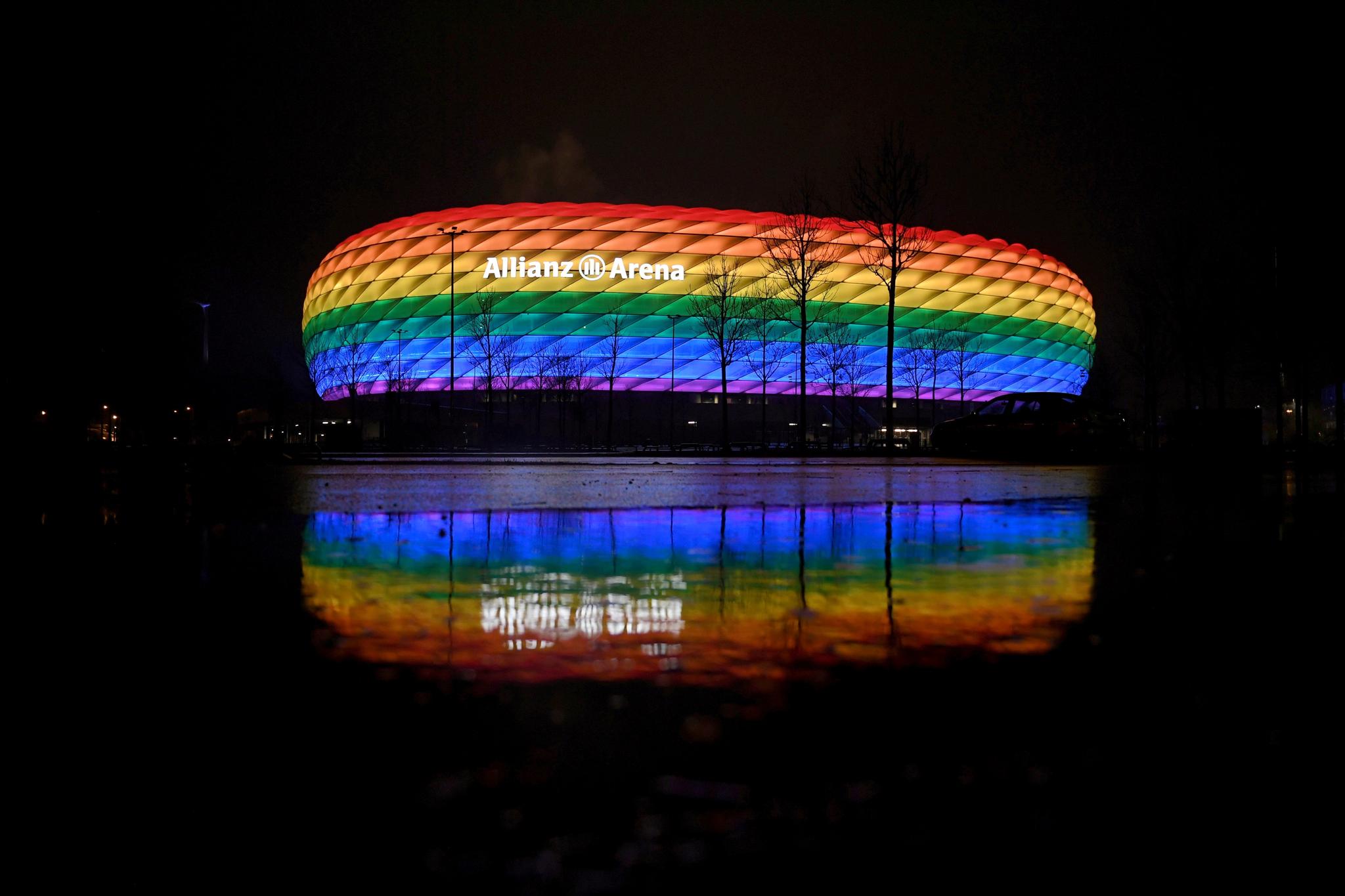 VILLE LYSE SLIK: Tyskland ville at Allianz Arena skulle se slik ut da de tok imot Ungarn til EM-kamp onsdag. 