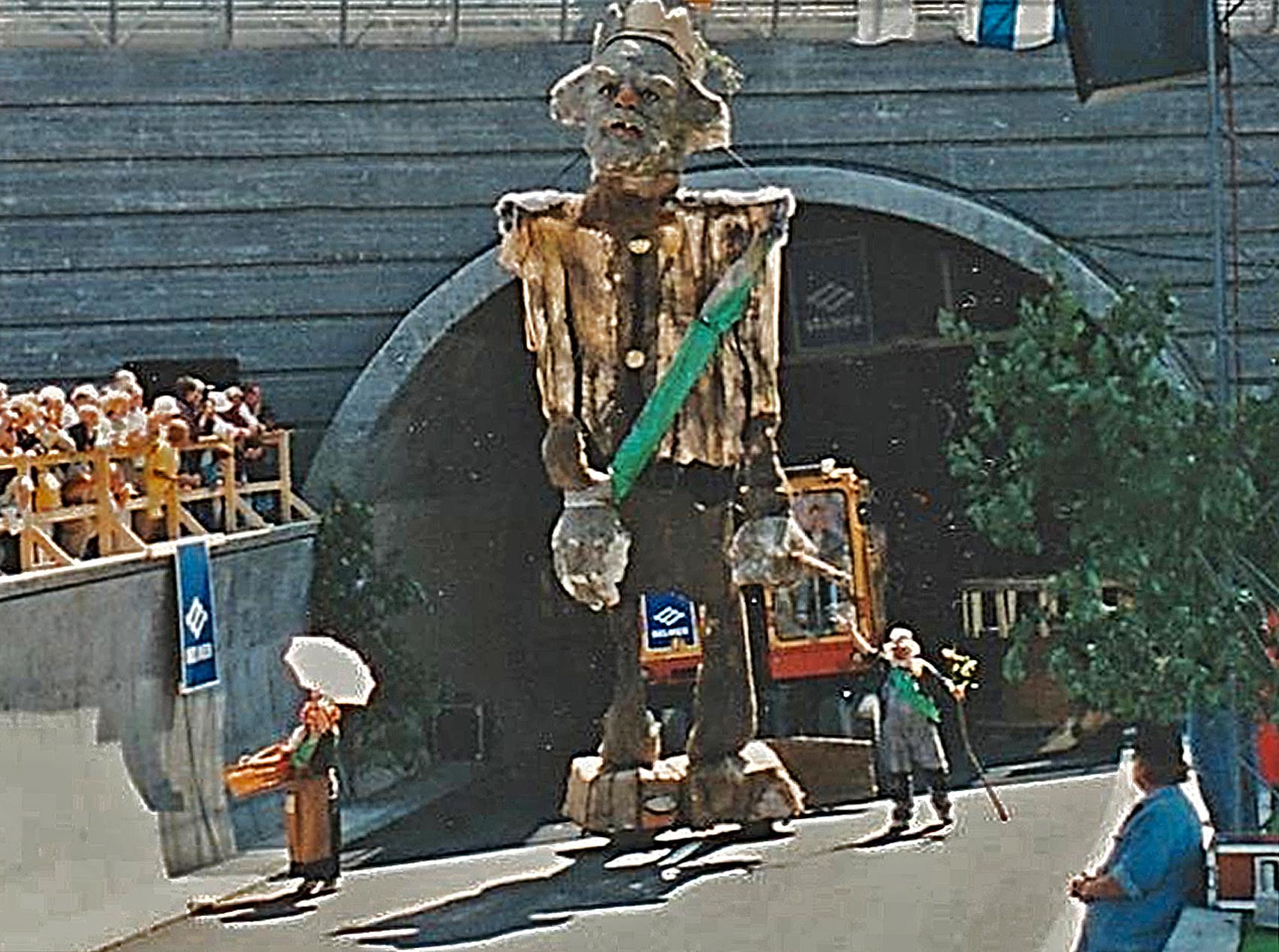  Ekebergtunnelen åpnes. I 1995 ble Ekebergtunnelen åpnet maksimalt dramatisk ved at selveste Ekebergtrollet kom ut.