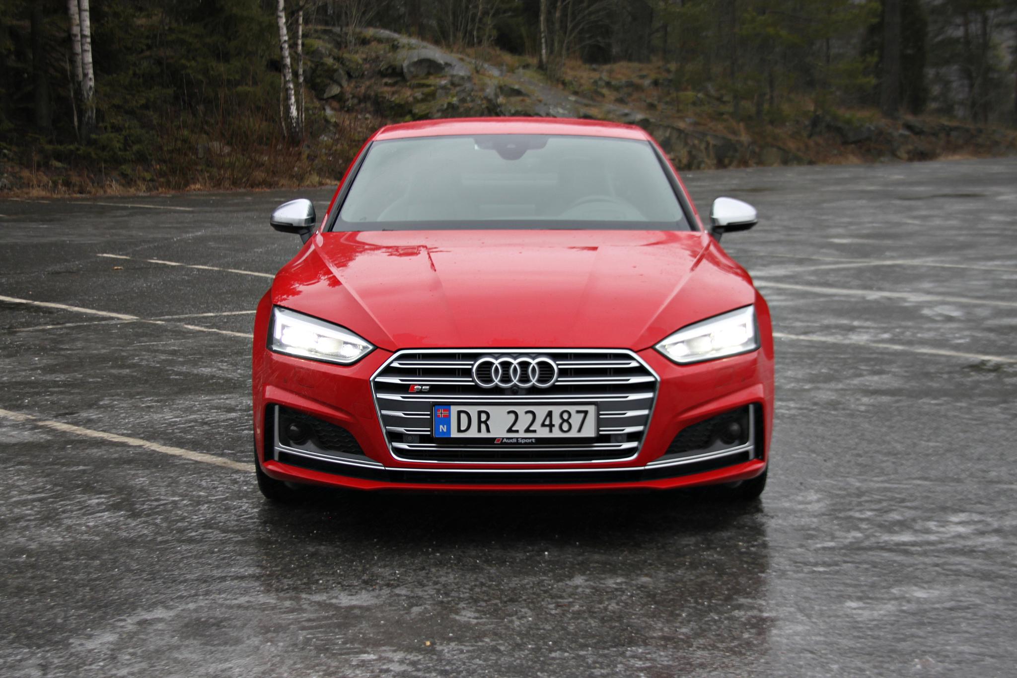  LIKHET: Forfra er den så å si identisk med en Audi A4. FOTO: Morten Abrahamsen / NTB tema  