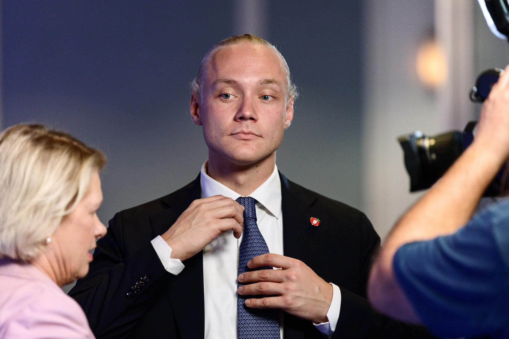 Mener at unge menn bør skjerpe seg. Men hopper bukk over egne feil.