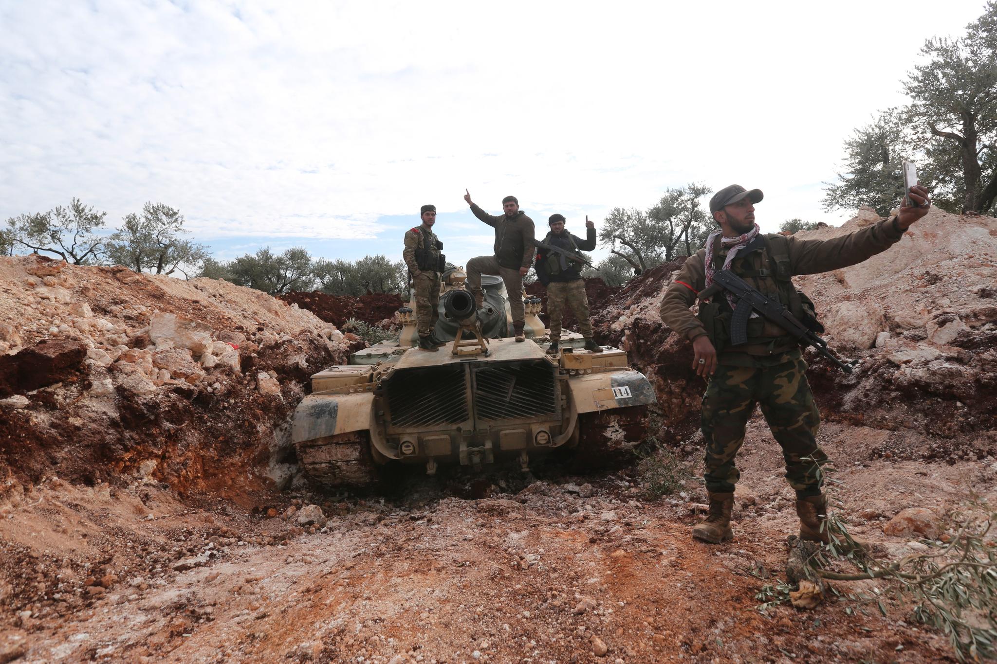 Som vanlig sender Tyrkia syriske militser mot frontlinjen, denne gangen for å slåss mot den syriske hæren.