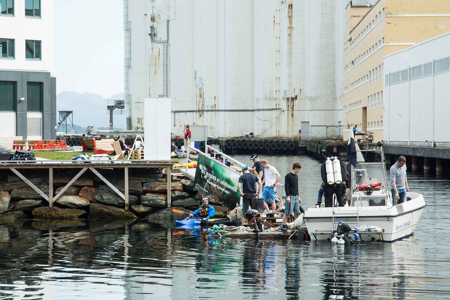 Gjengen i Sea Sick Fish Organization har satt seg et mål om å hente opp 12 tonn med søppel og skrot mellom mai og september.