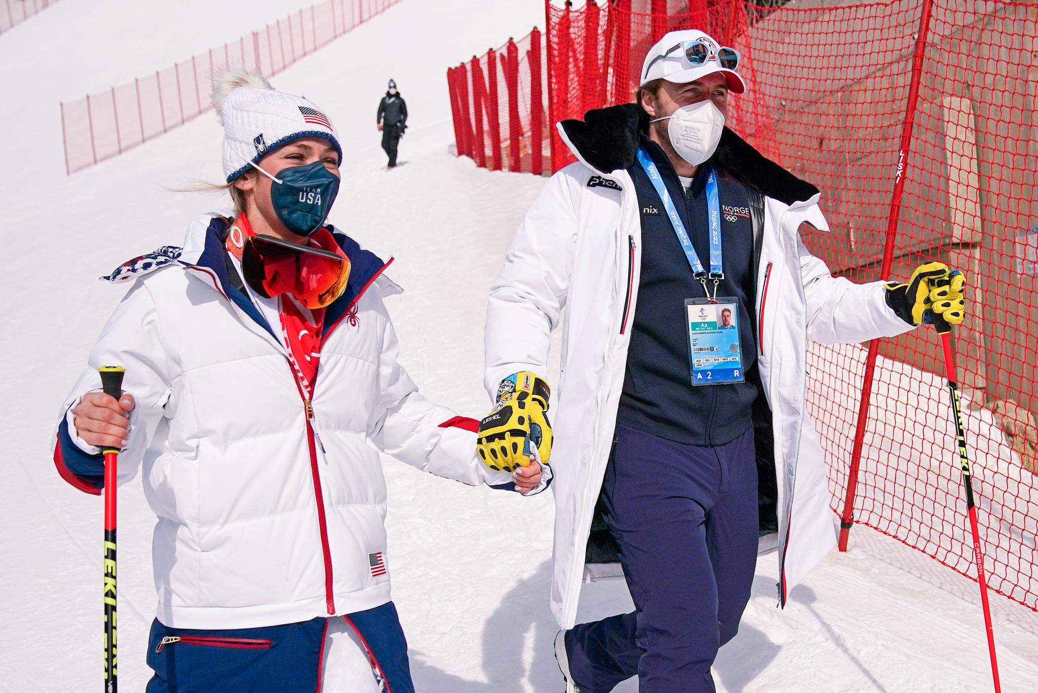 KJÆRESTER: Mikaela Shiffrin og Aleksander Aamodt Kilde under OL i Beijing i fjor.