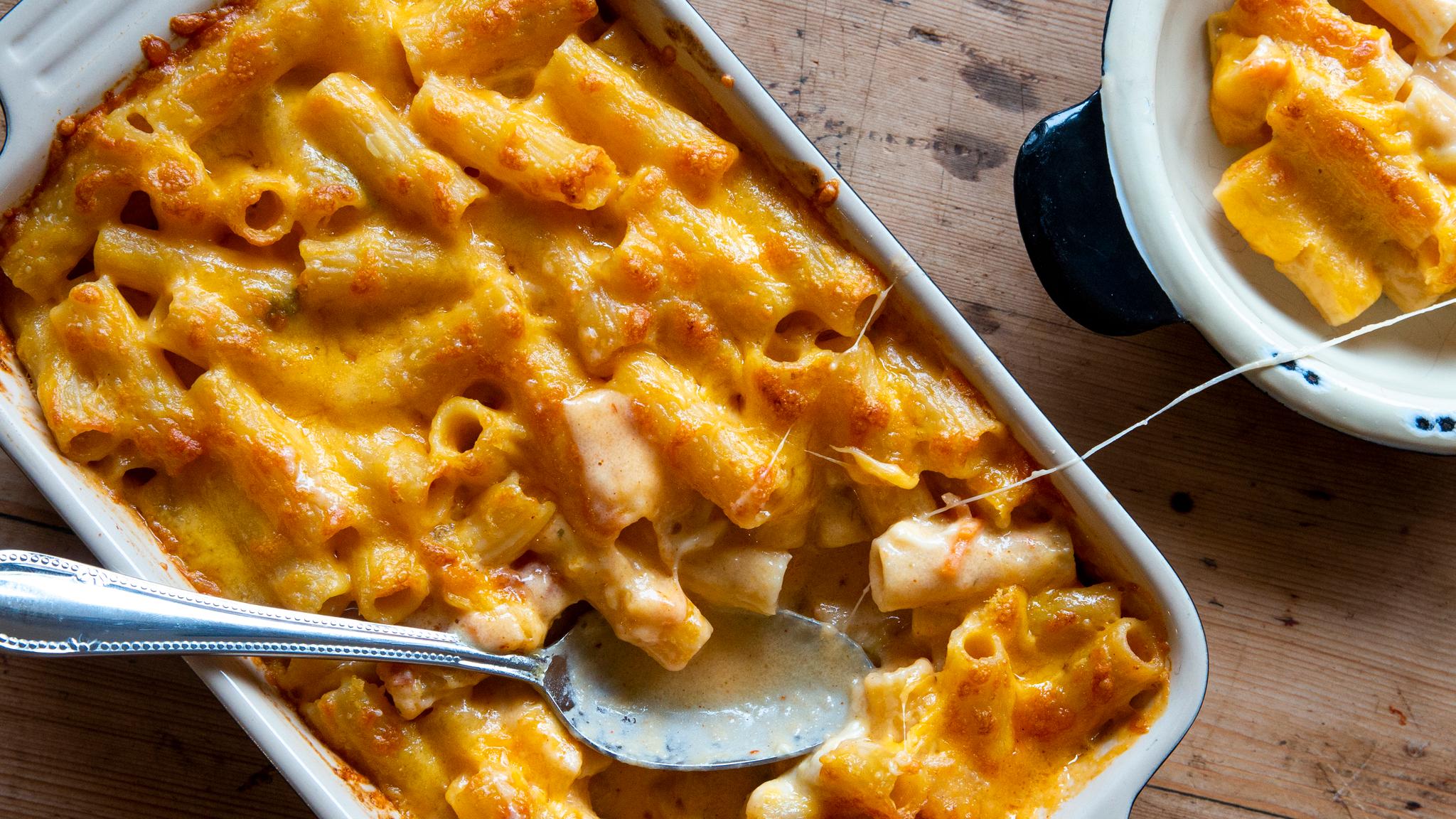 Mac and cheese er bare skamløst godt! Prøv denne.
