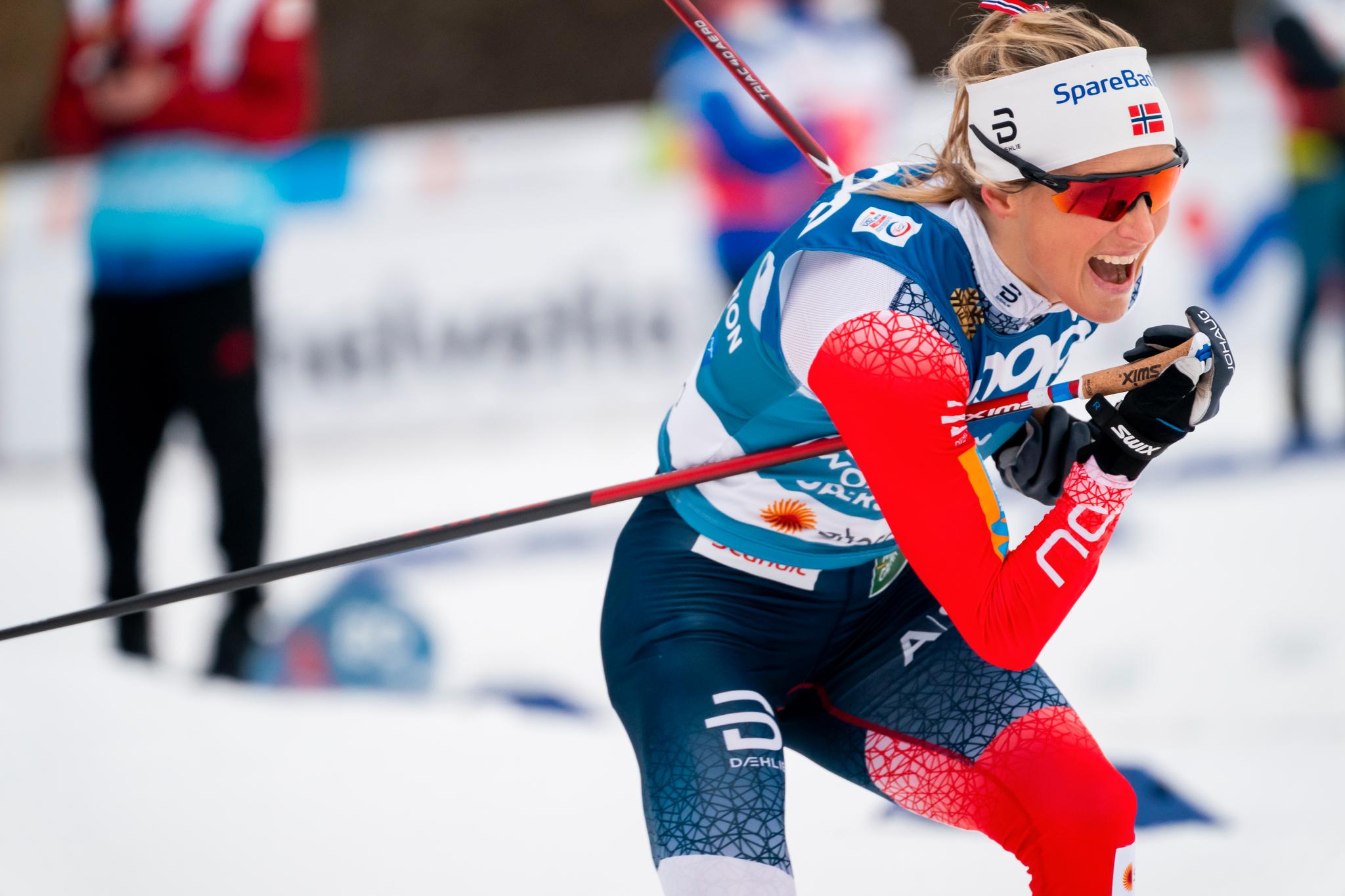 Therese Johaug har vunnet to gull i Oberstdorf. Nå skal hun gå den tredje etappen for Norge på stafetten.