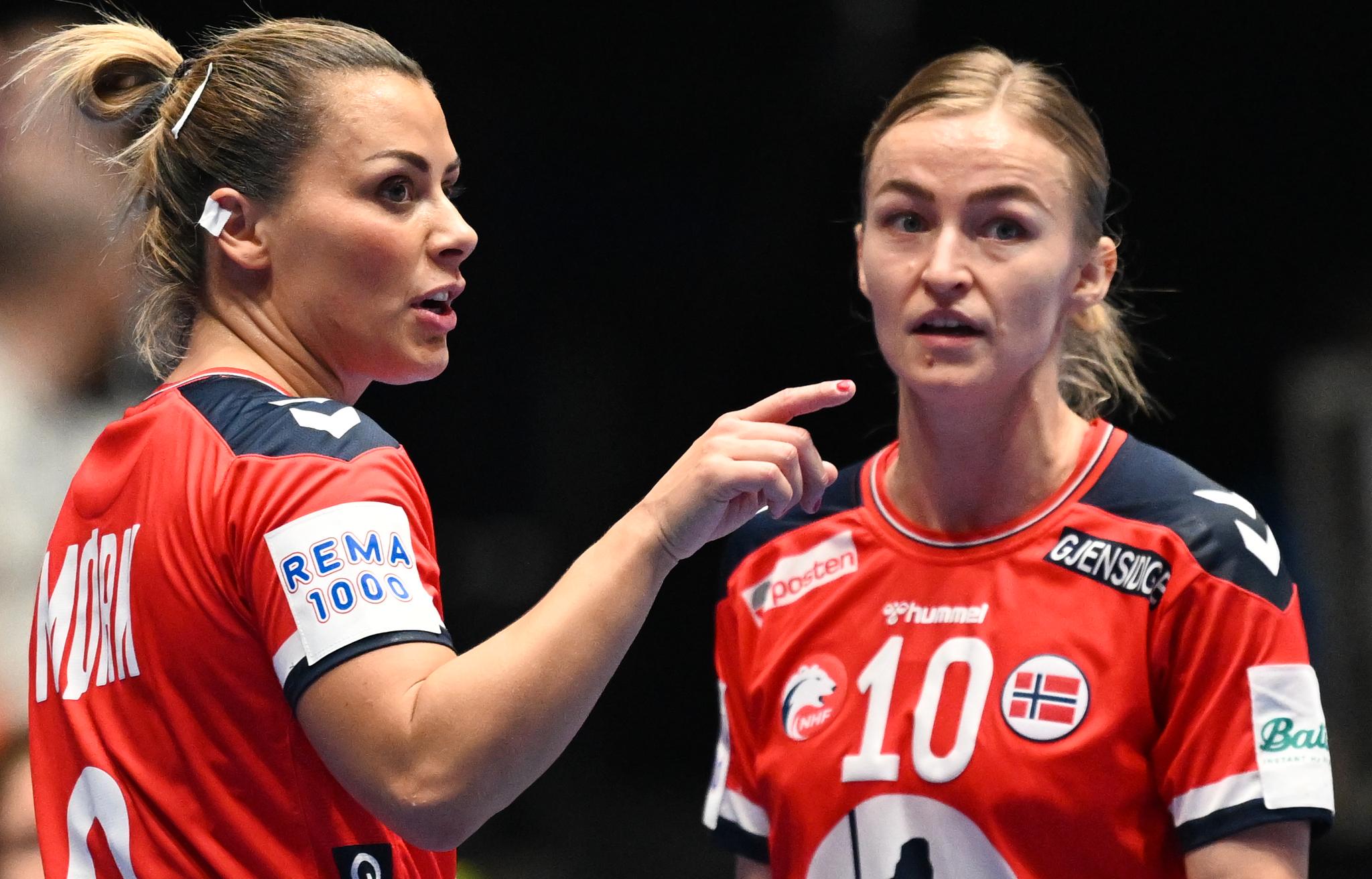  Håndball-VM gikk i minus for Norge. Her representert ved Nora Mørk og Stine Bredal Oftedal i Trondheim Spektrum.