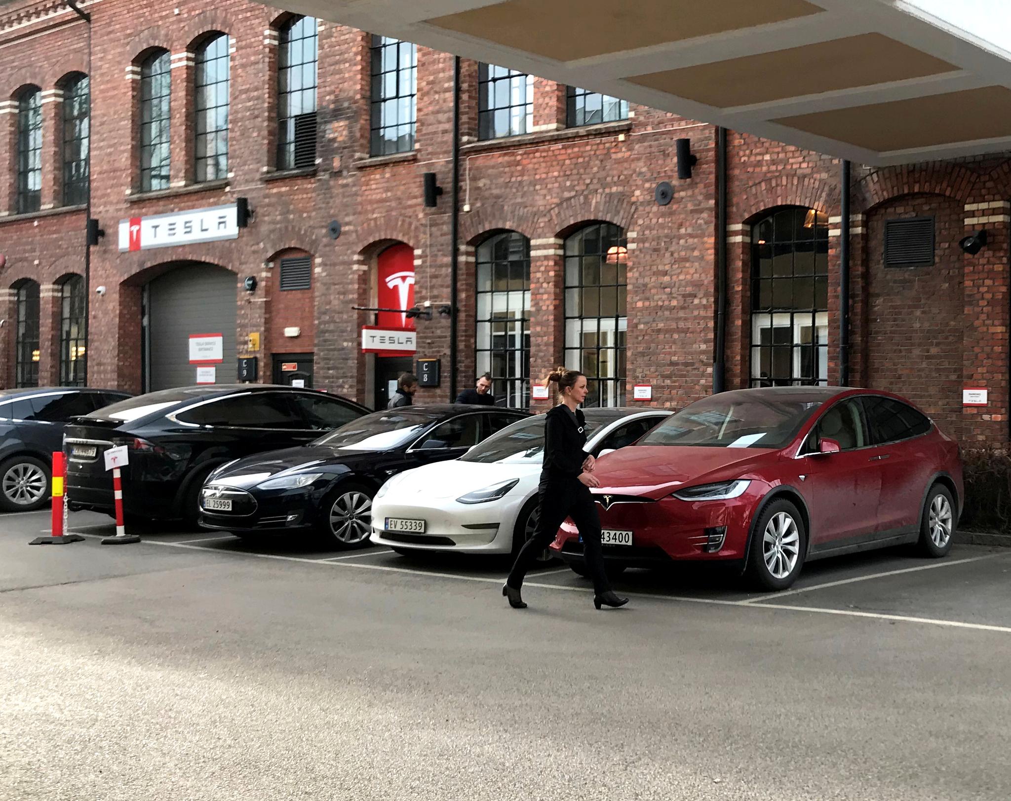 Over 5000 Tesla Model 3-biler ble levert i Norge i løpet av mars. Det var ny rekord.
