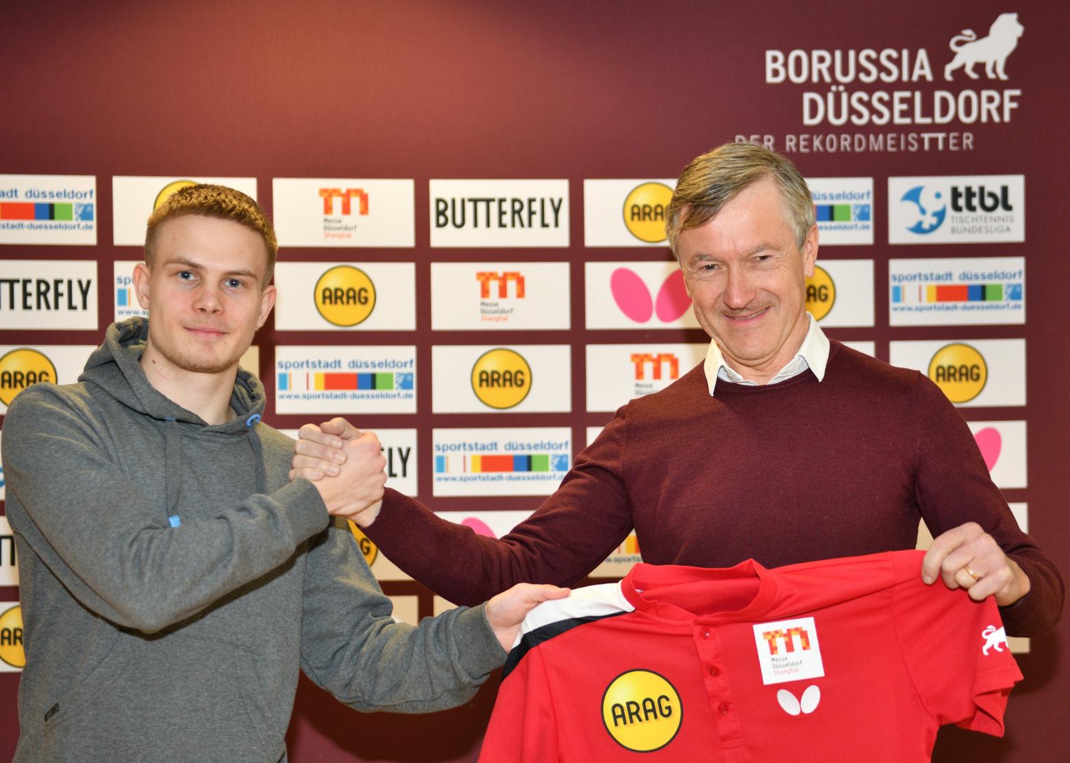 NY KONTRAKT: Borgar Haug med manager Andreas Preuss.