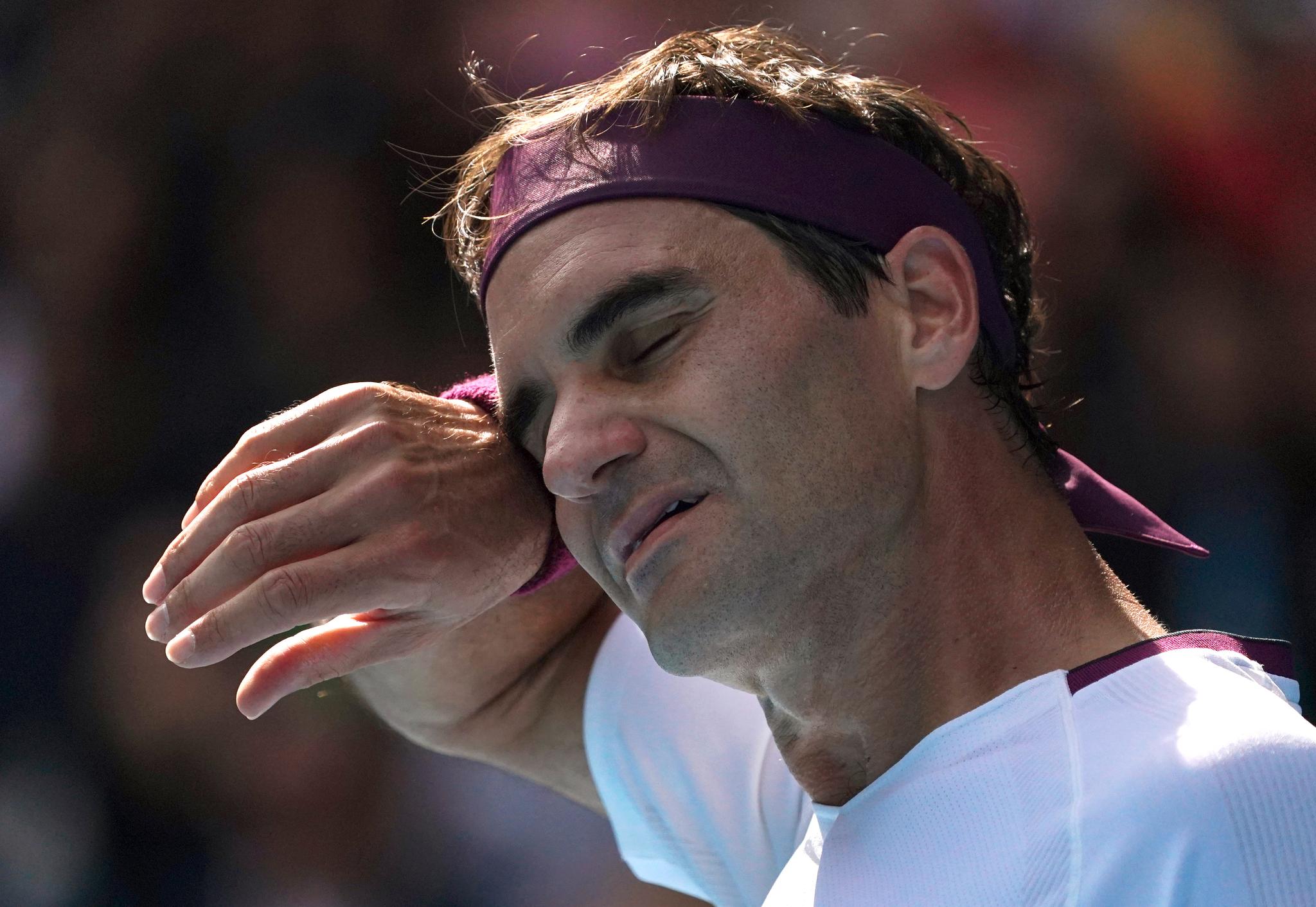 Roger Federer måtte slite i sin kvartfinale mot amerikanske Tennys Sandgren. 