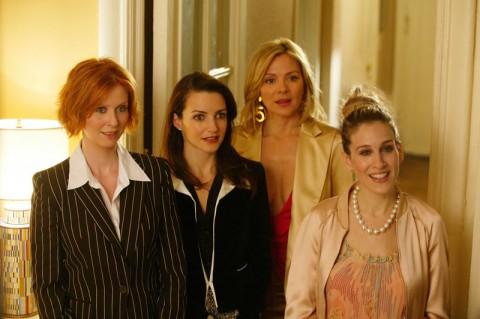 MOTEIKON: De hadde alle sin særegne stil og ble alle moteikoner. Karakterene Miranda, Charlotte, Samantha og Carrie. FOTO. HBO Nordic.