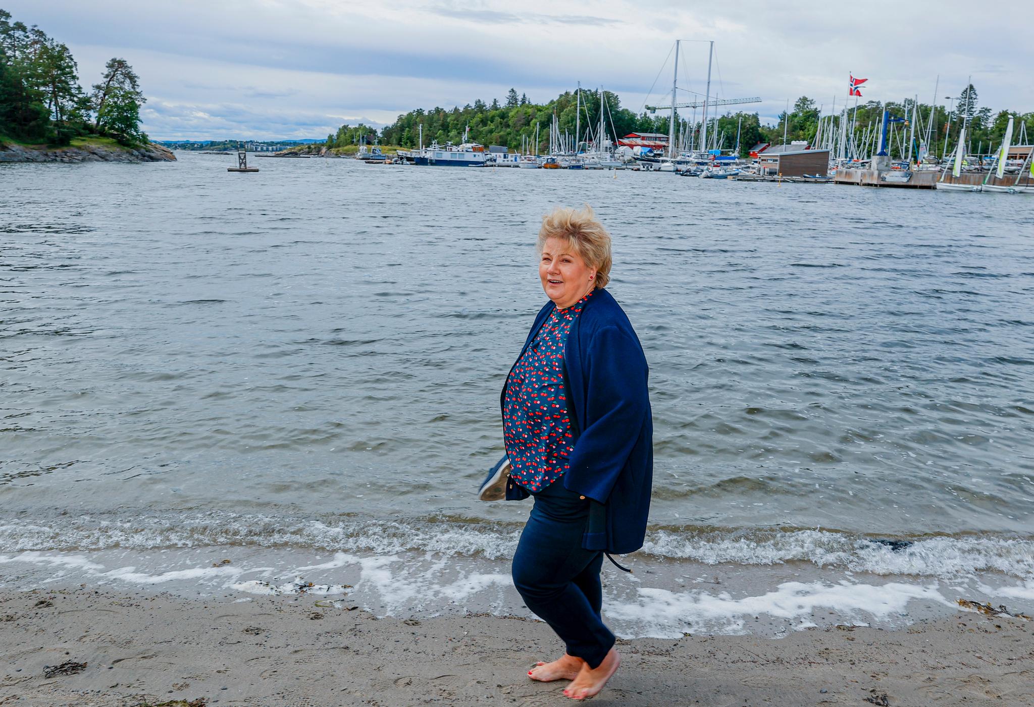 Hele året går H.M. Kongens øverste rådgiver tur på eiendommene som tidligere tilhørte Kongsgården. Bygdøy Sjøbad er en favoritt, både med og uten sko, forteller Erna Solberg.