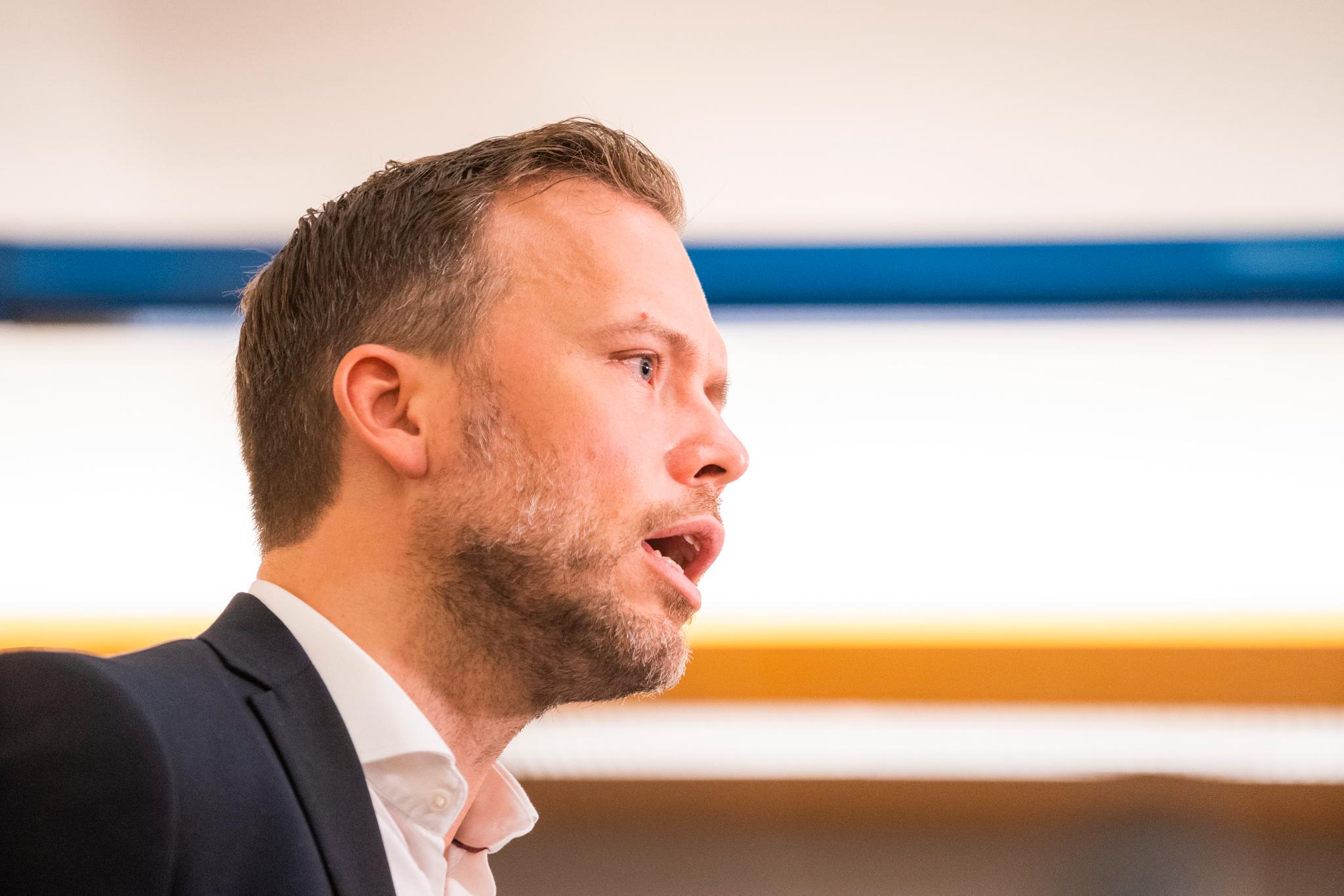 For første gang sier SV-leder Audun Lysbakken det høyt: Han foretrekker Jonas Gahr Støre (Ap) fremfor Trygve Slagsvold Vedum (Sp) som statsminister i en rødgrønn regjering. 
