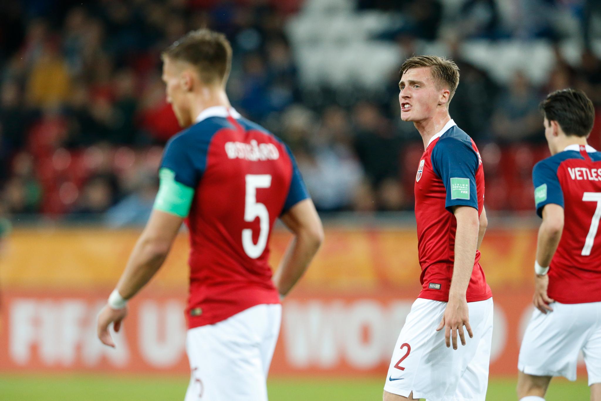 I fjor spilte Oslo-patrioten (i midten) også på U20-landslaget. Bildet er fra en kamp mot Uruguay, under VM i Polen. 