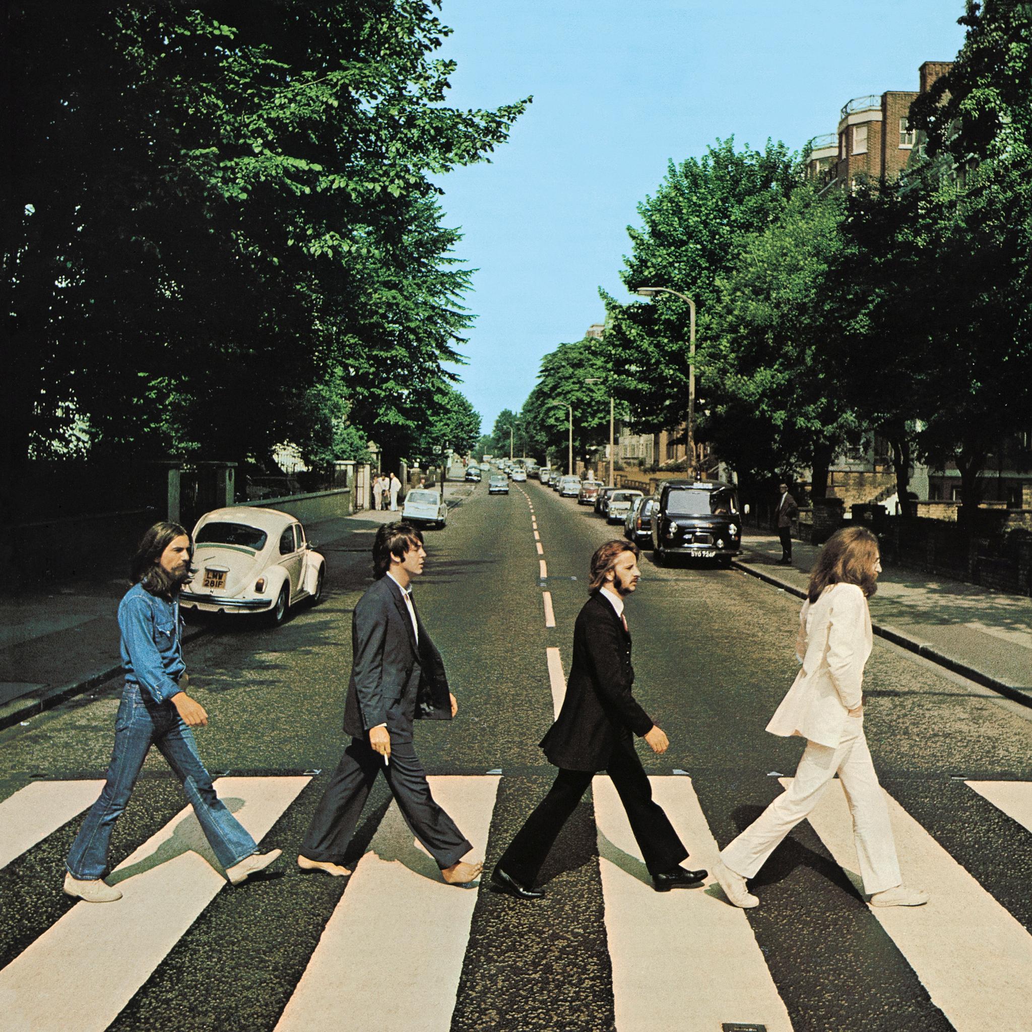 Platecoveret med The Beatles som krysser sebrastripene i Abbey Road i St Johns Wood i London er et pophistorisk ikon. Paul McCartney, John Lennon, Ringo Starr og George Harrison revolusjonerte popmusikken. 