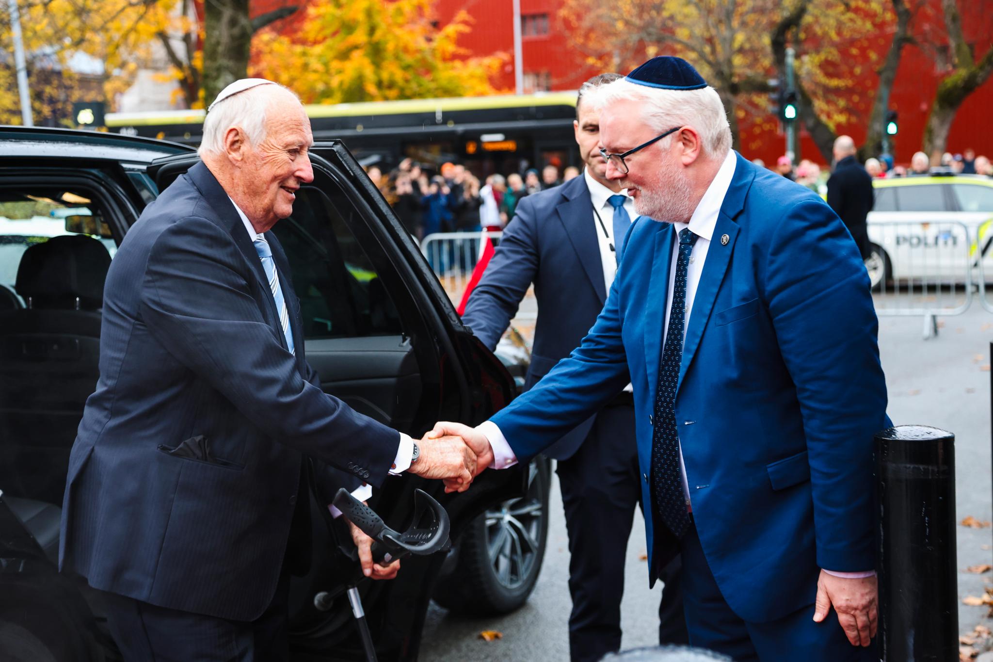 Kongen og statsministeren markerte synagogen i Trondheims 100-årsdag