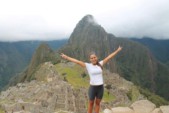 Foto: Privat _Charlotte på toppen av Machu Picchu i Peru. Foto: Privat_