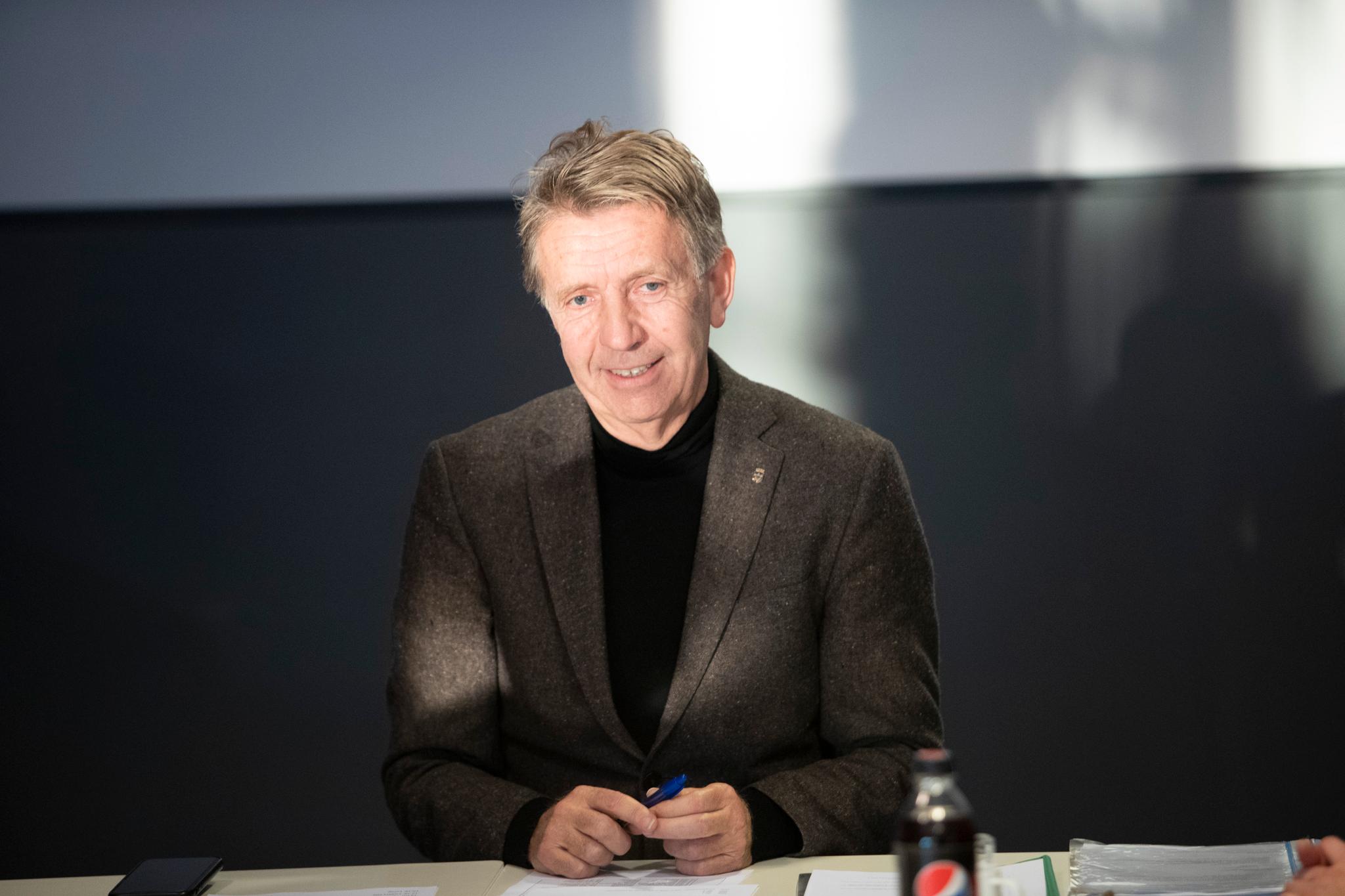 Leder Per A. Thorbjørnsen i Venstres valgkomité under fredagens møte på Fornebu. 