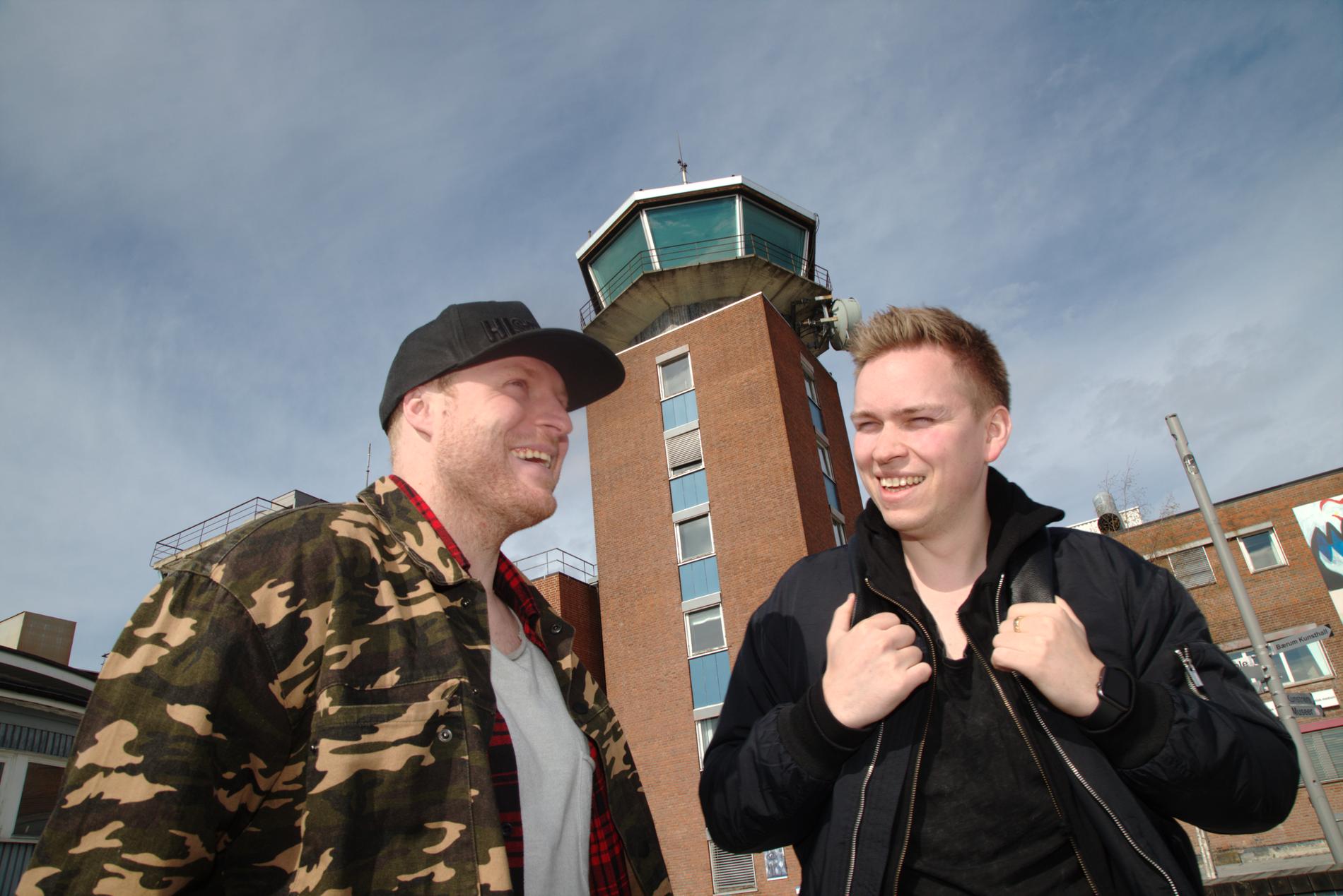 Joakim With Steen og Aleksander Walmann har finpusset Eurovision-formen i studio i det gamle flytårnet på Fornebu. 