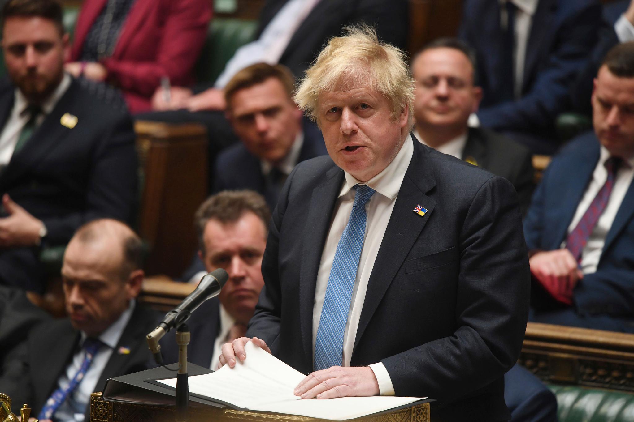 – Åpenbart er det uakseptabelt at noen gjør slikt på en arbeidsplass, sa statsminister Boris Johnson om partifellens oppførsel. 