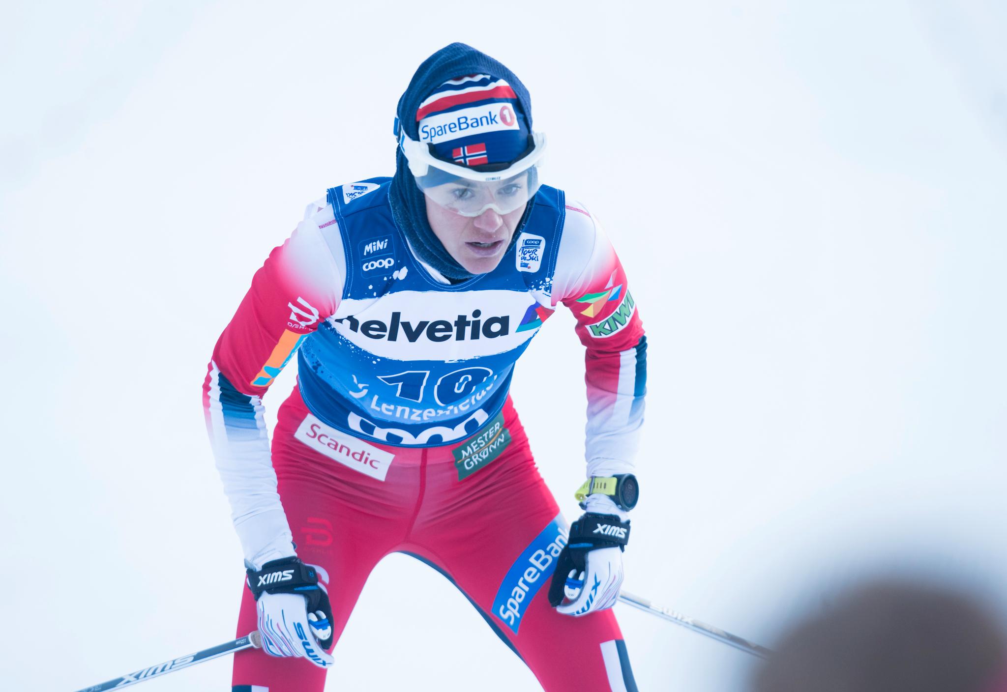 Heidi Weng røk ut i kvartfinalen i søndagens Tour de Ski-sprint.