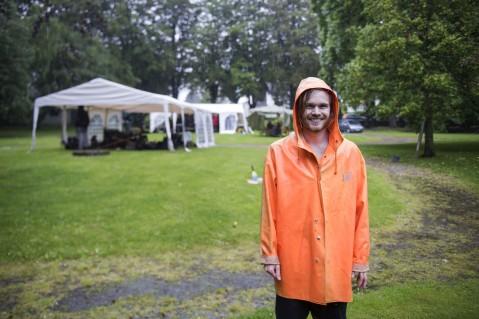 Sturle Dagsland under fjorårets festival. Til tross for plaskregn kom omtrent 300 innom på festivalens første dag.