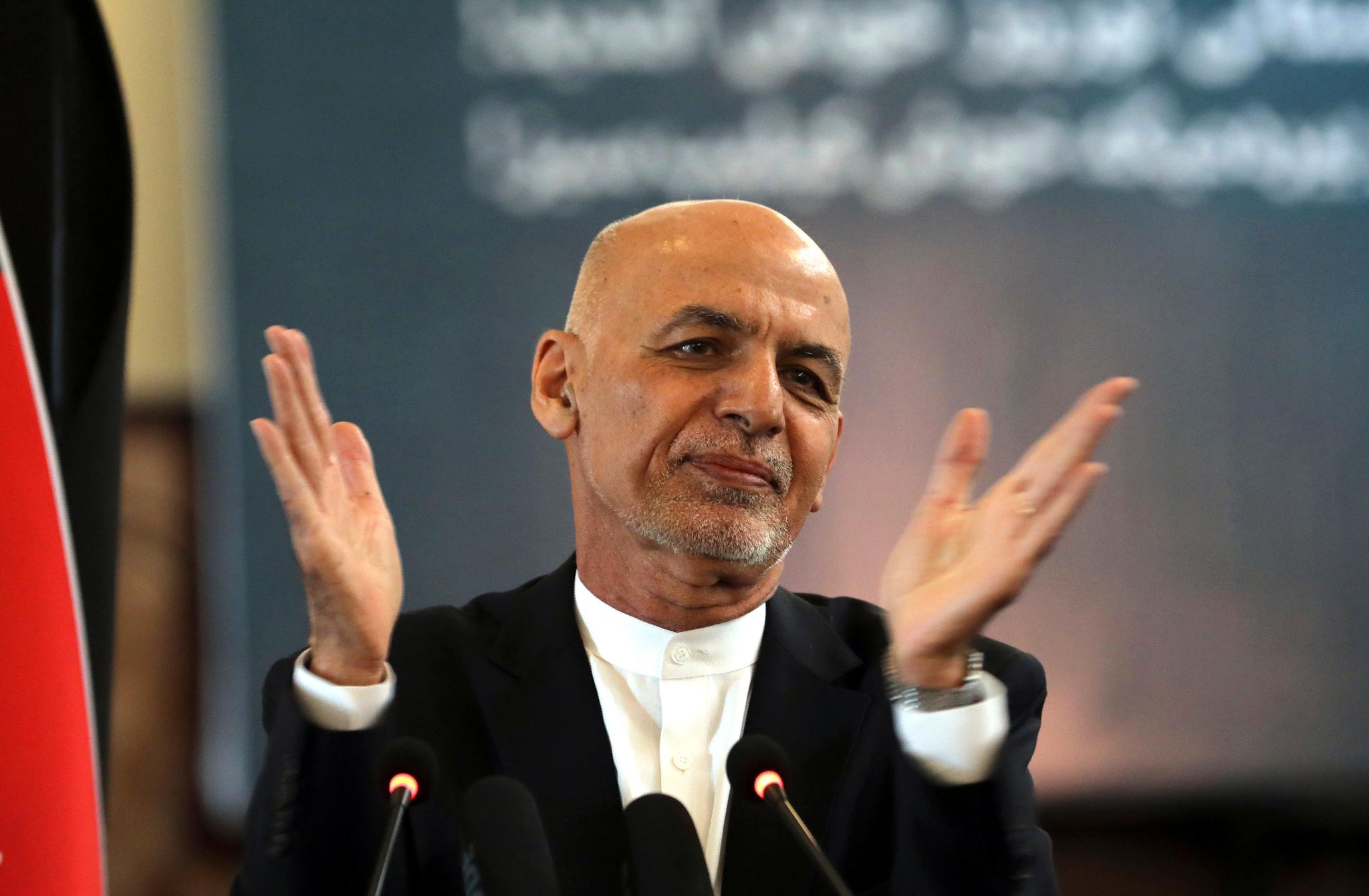 President Ashraf Ghani har nå forlatt Afghanistan. Søndag tok Taliban seg inn i presidentpalasset i Kabul.