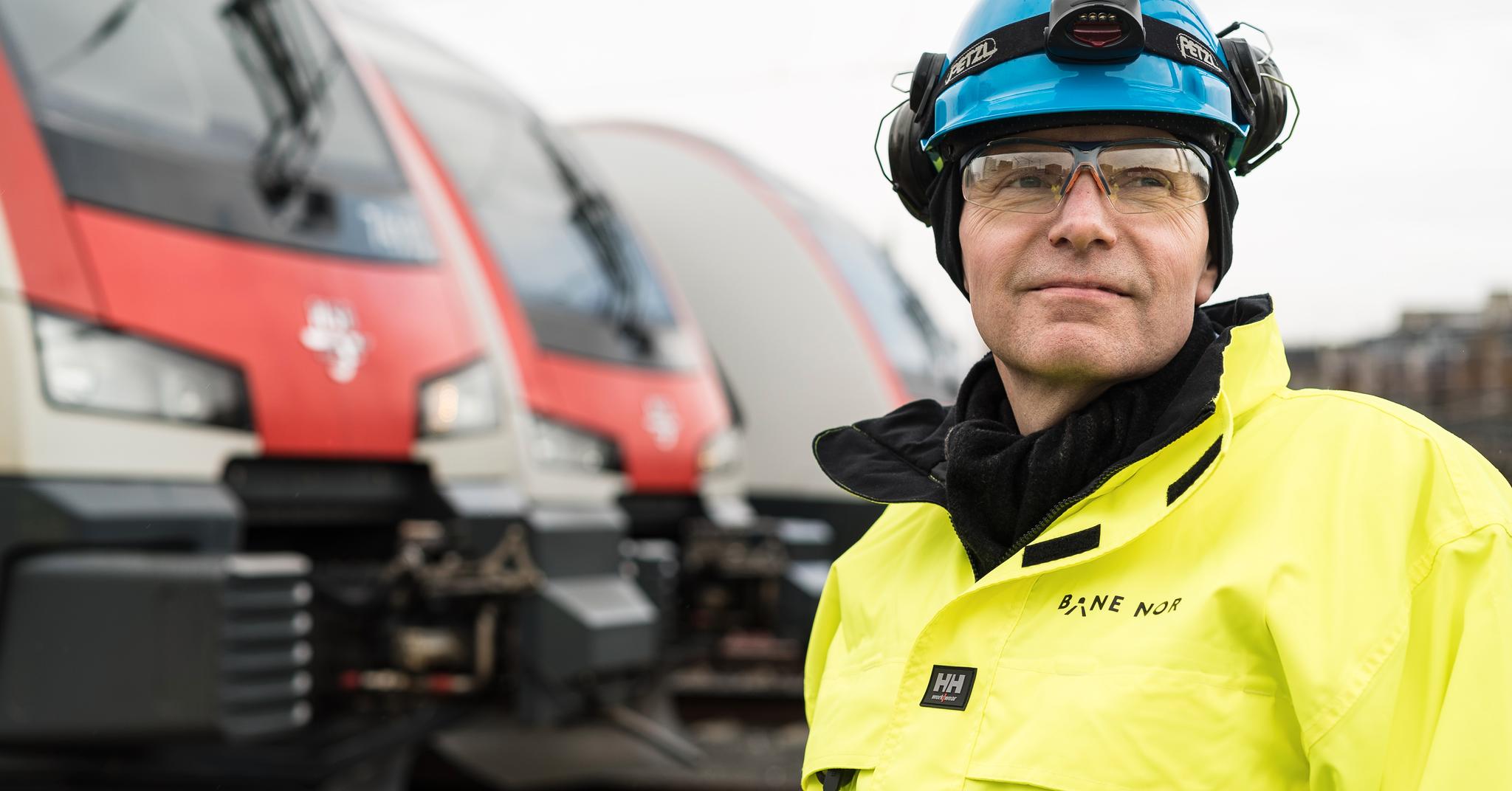 Dette er mannen bak de dårlige nyhetene for hundretusenvis av togpassasjerer. Gorm Frimannslund, sjef for Bane Nor. Det tidligere Jernbaneverket har brukt 2017 på å vurdere realismen i fremdriftsplaner og prisprognoser for de store InterCity-prosjektene. 