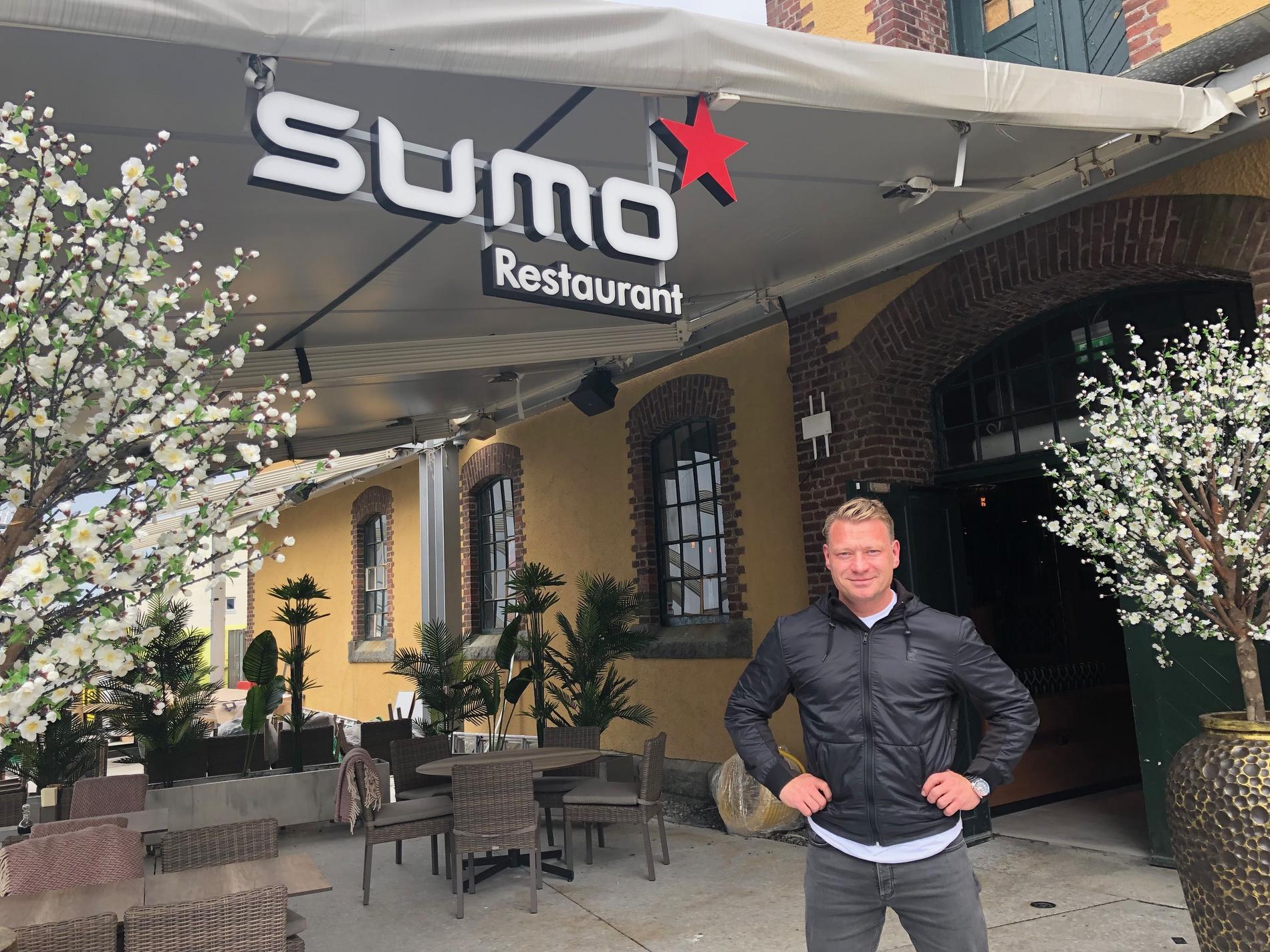 Simon Simonnæs eier og driver ti Sumo-restauranter i Bergen, Oslo, Stavanger og Jessheim. Neste år også i Sandnes, før kjeden skal videre til Trondheim og Tromsø. 