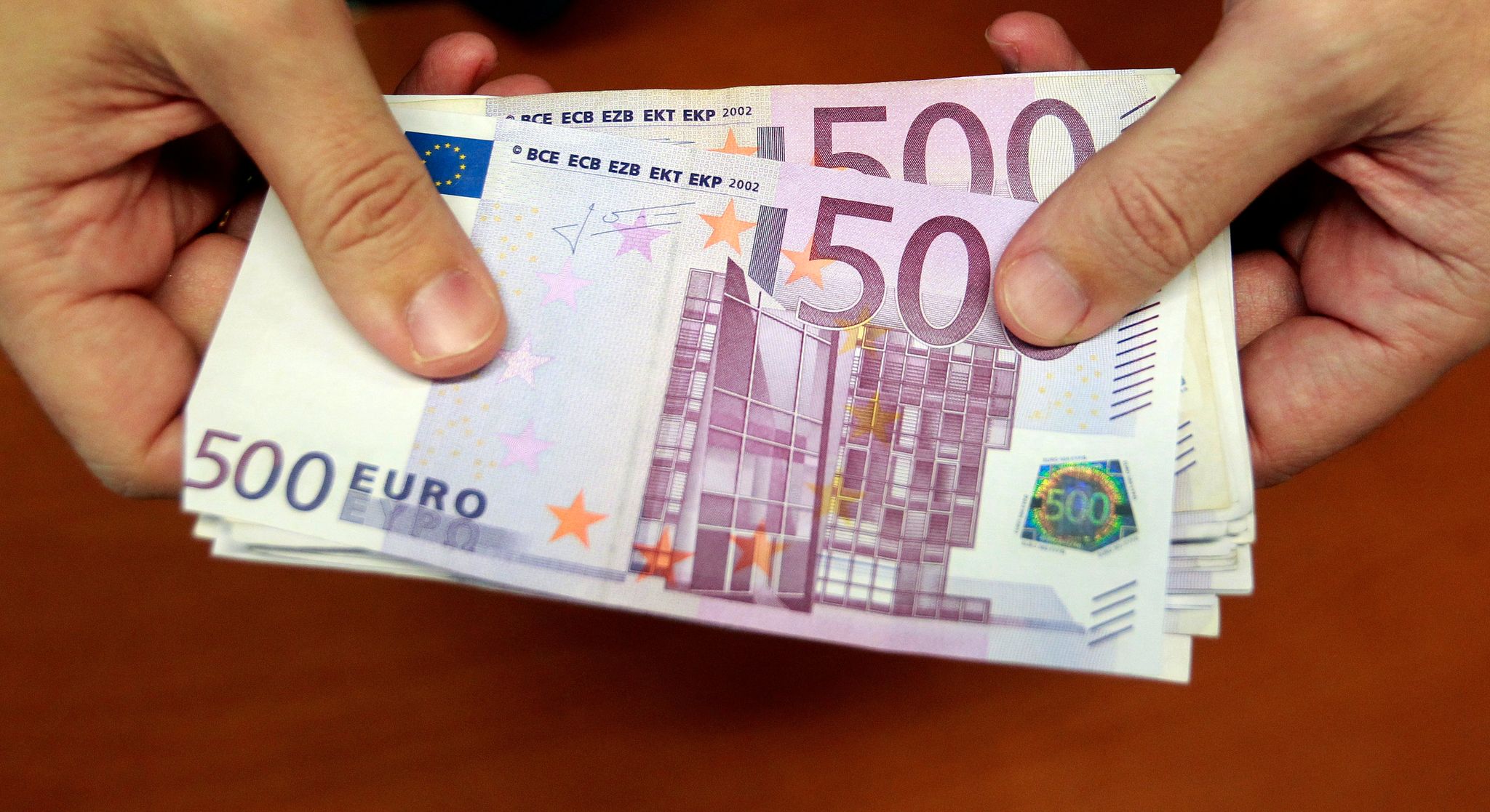 Gen ve 500 euro sedler spylt ned i toaletter Gen ve 500 euro sedler spylt ned i toaletter