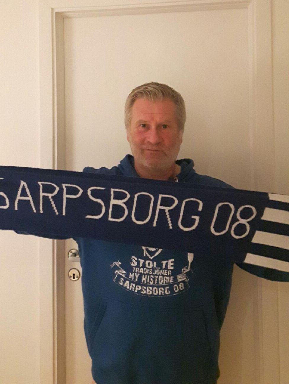  Svend René Nygaard er ihuga Sarpsborg-supporter, og han er blitt landskjent for sin elleville radiokommentering. Nå kommenterer han kamper for Sarpsborg Arbeiderblad.