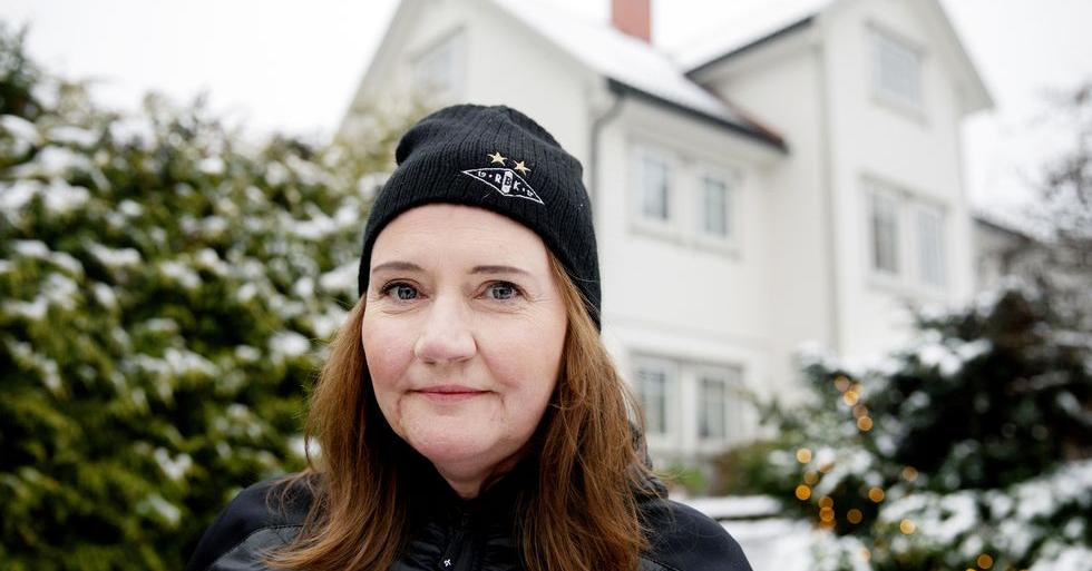 Ski, 2019: Stortingets president, daværende visepresident, Eva Kristin Hansen, foran huset hun og mannen eier sammen i Langhus i Ski – 29 km unna Stortinget.