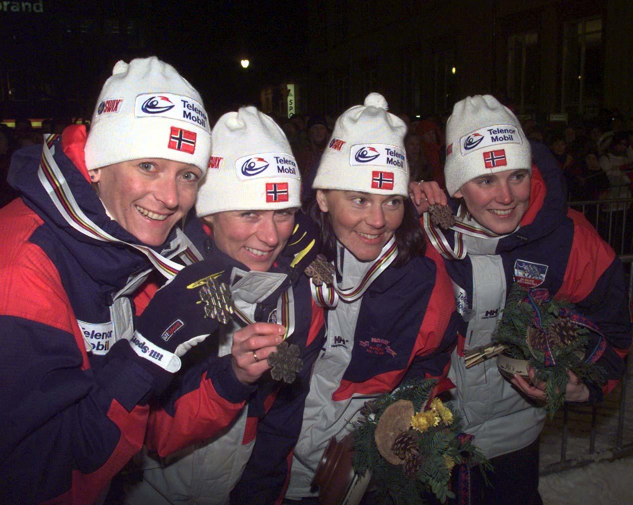 JAKKENE I TRONDHEIM 1997: Langrennsløperne (f.v.) Trude Dybendahl Hartz, Marit Mikkelsplass, Elin Nilsen og Bente Skari.