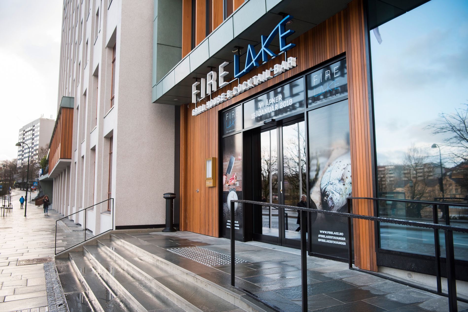 Restauranten FireLake til Hotel Atlantic har inngang i Olav Vs gate. 