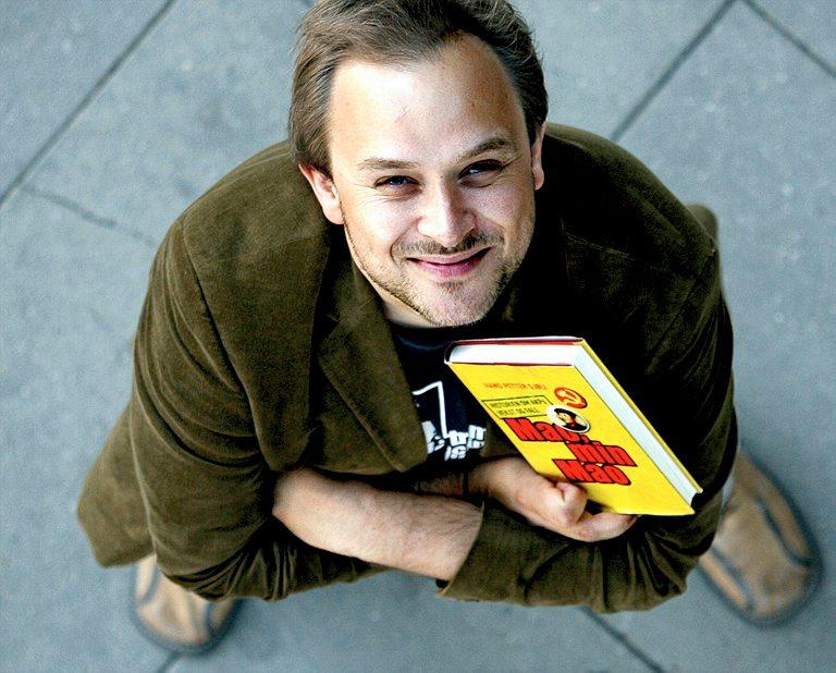 Hans Petter Sjøli (31) har skrevet historien om AKP-ml. Allerede som gutt ble han nysgjerrig på fenomenet - onkelen var overbevist ml-er og hadde bøker om Mao og Stalin i bokhyllen.