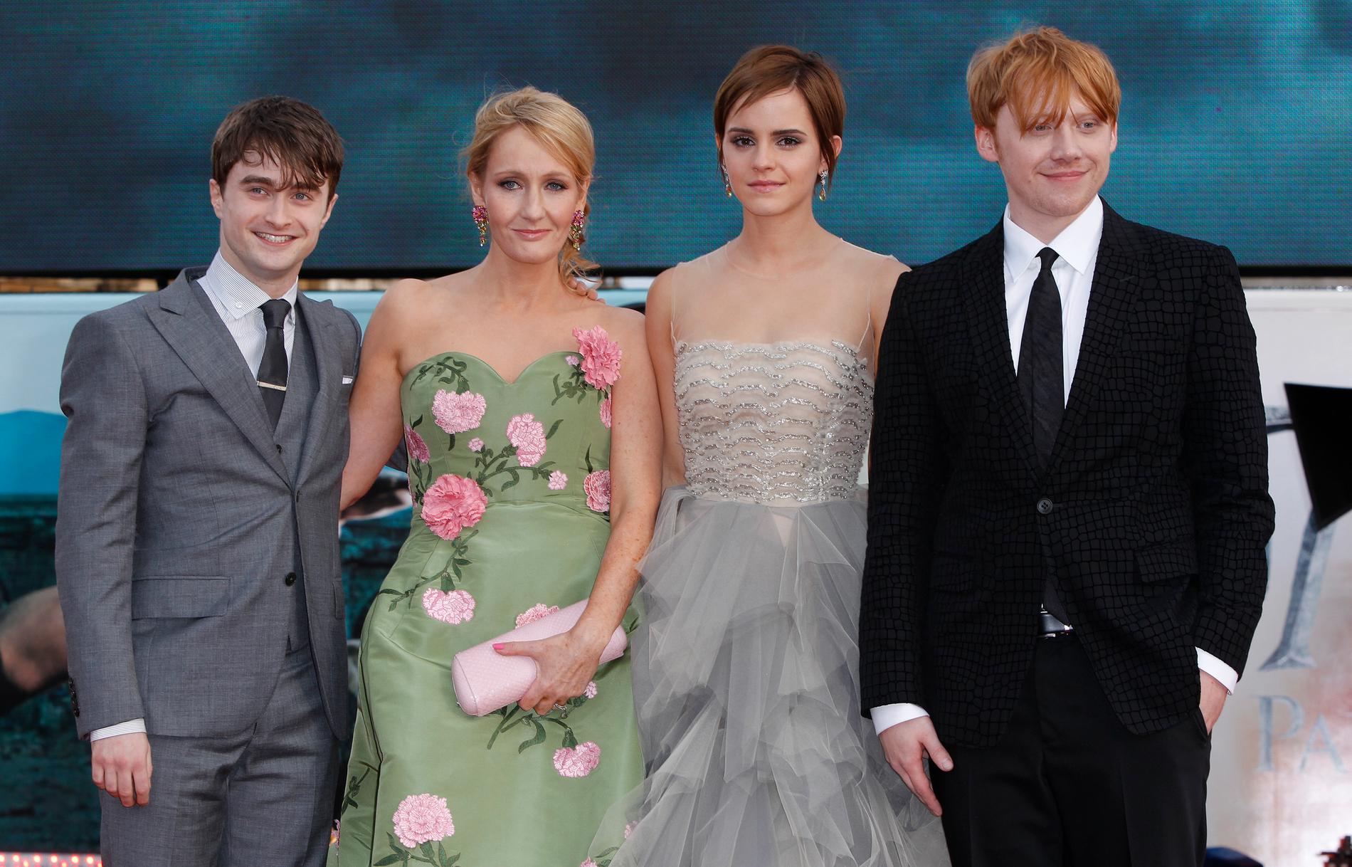 Forfatter og opphavskvinne J.K. Rowling sammen med Daniel Radcliffe, Emma Watson og Rupert Grint. 