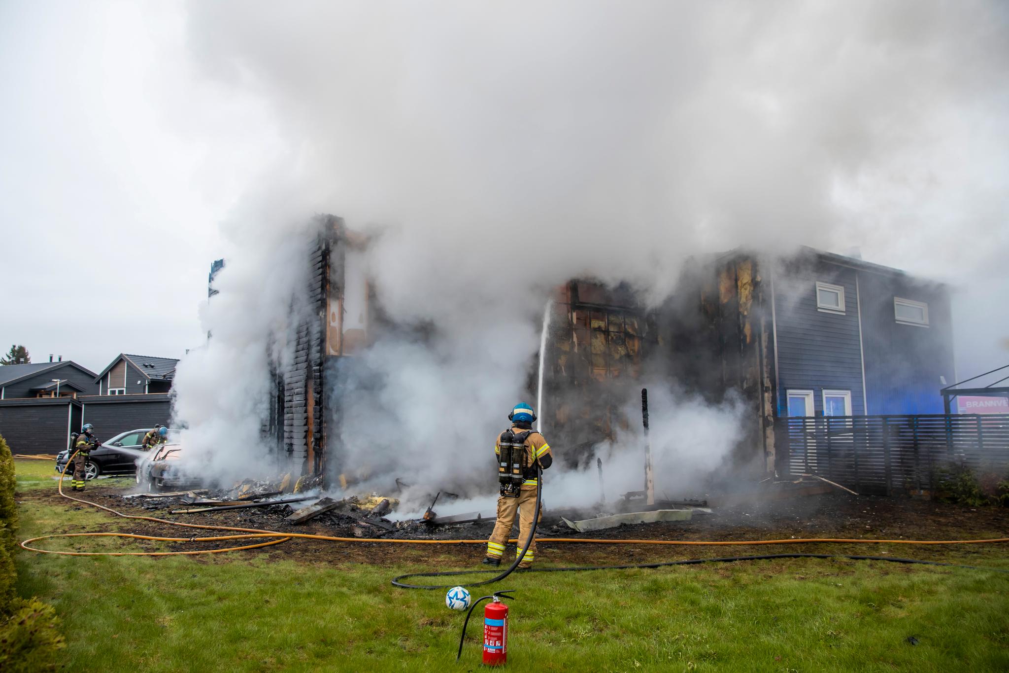 Det brant i helgen i en bolig i Maura på Nannestad. En person er funnet omkommet på stedet. Foto: Håkon Mosvold Larsen / NTB scanpix