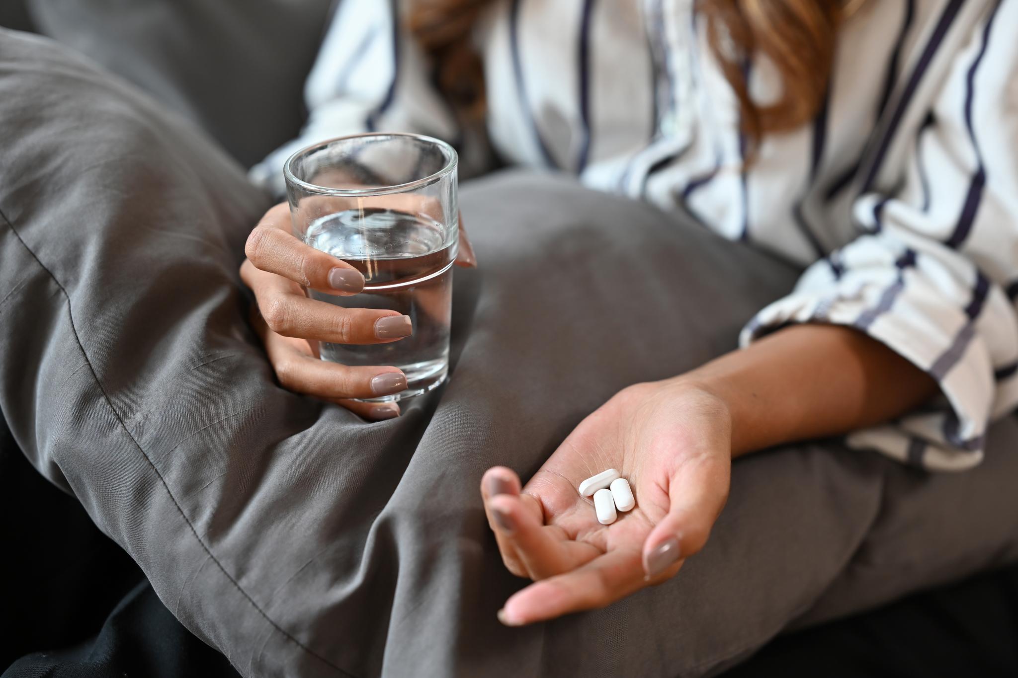Det er svak dokumentasjon for å anbefale mer enn to års behandling med antipsykotika. Likevel anbefaler mange livsvarig behandling, skriver Marianne Mjaaland.