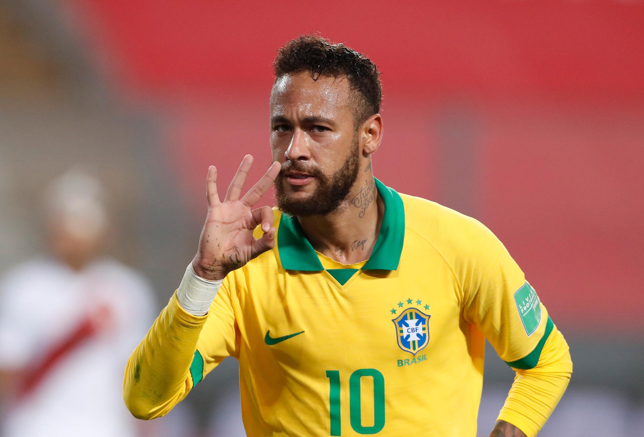 Neymar scoret hat trick for Brasil mot Peru.