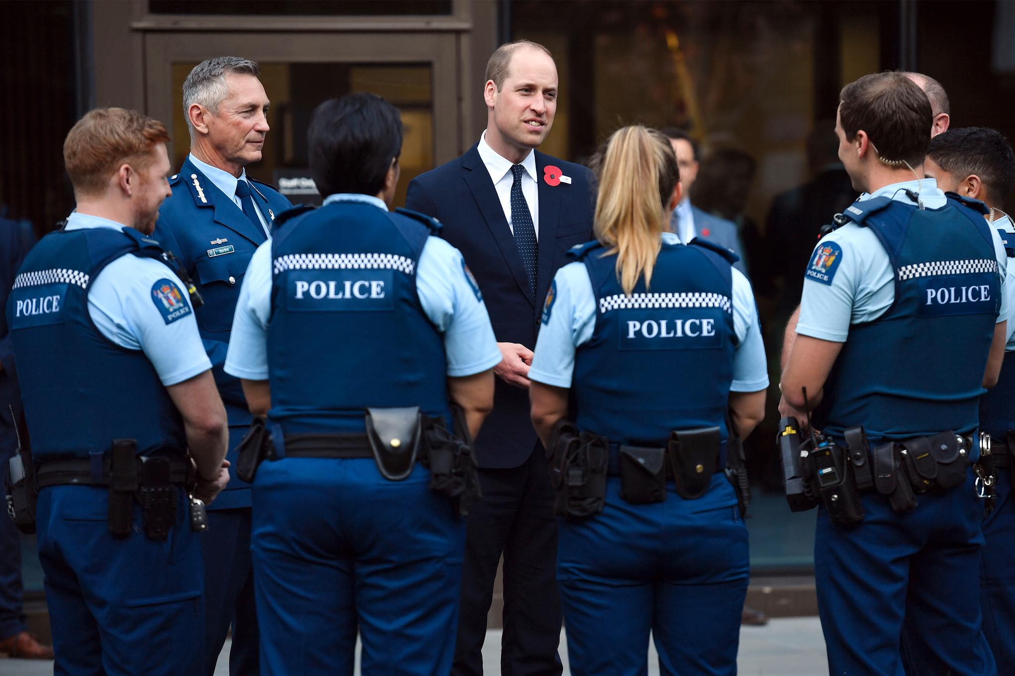 Storbritannias prins William besøkte torsdag Christchurch på New Zealand, der han blant andre møtte representanter for nødetatene som rykket ut til terrorangrepene der 50 mennesker ble skutt og drept i to moskeer 15. mars. 