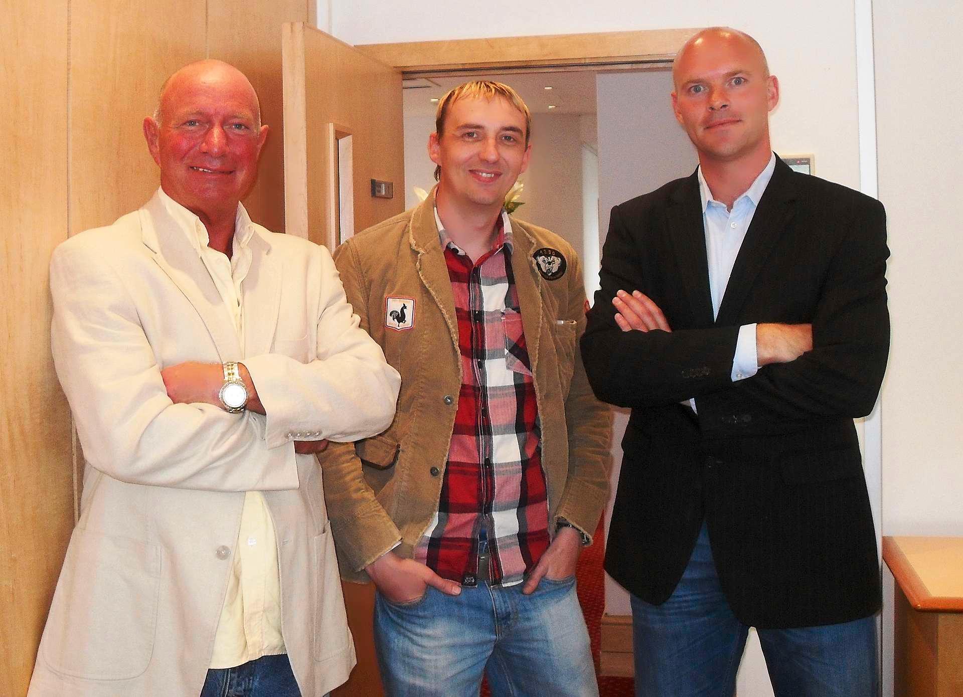 På et advokatkontor i London 30. juni 2011. John Ratcliff, Christopher Hopkins og P.A. Stenersen 