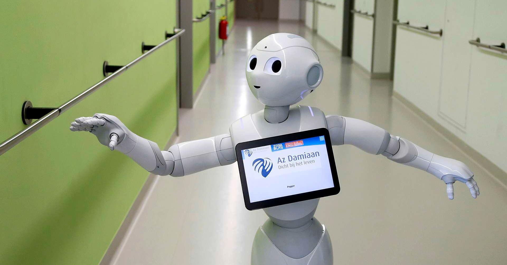 Roboten Pepper ble tatt i bruk ved AZ Damiaan hospital i Belgia i sommer. Arbeidsoppgavene er å ta imot pasienter og besøkende.