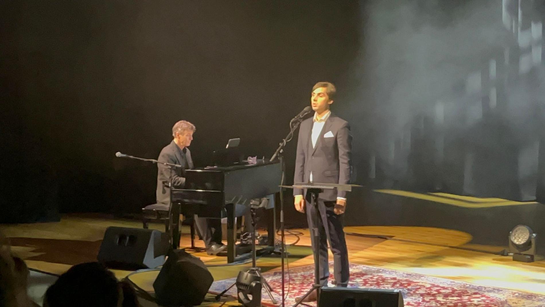 13. januar: Artist Thomas Tvedt og pianist Ivar Anton Waagaard briljerte på Varen kulturscene.
